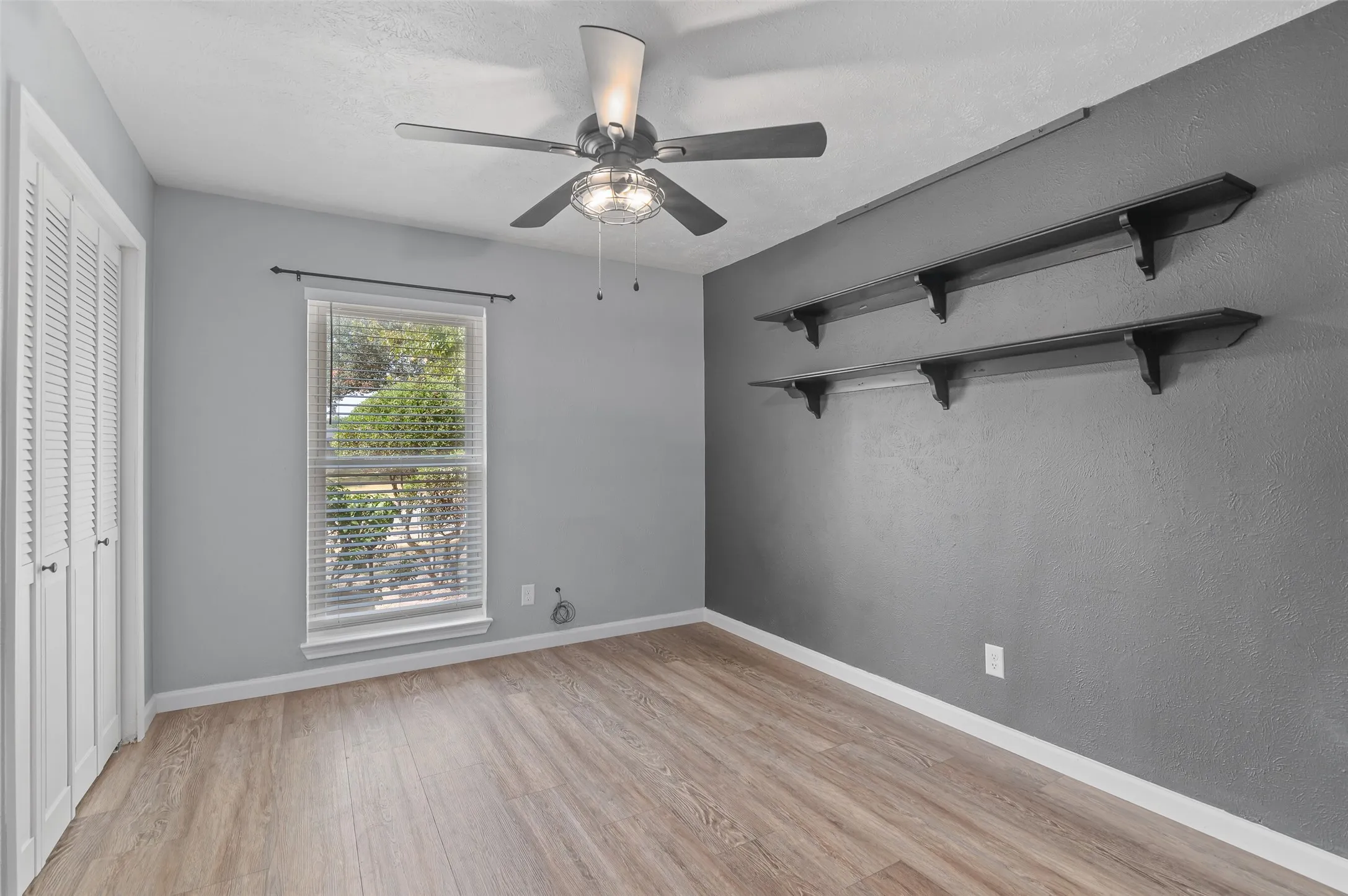 Single Family Residence For Sale in Dallas County , 1418 Paris Drive, Garland, Texas 75040, 3 Bedroom, 2 Bathroom, Garage spaces, 1,820 Sqft, built in 1977, mls#21393353, Real Estate Agent in Garland, Homes For Sale in Dallas county, Homes For Sale in Garland, Realtor in Garland Texas, Real Estate Brokerage Independent Realty Texas, Luminita Cordes Realtor