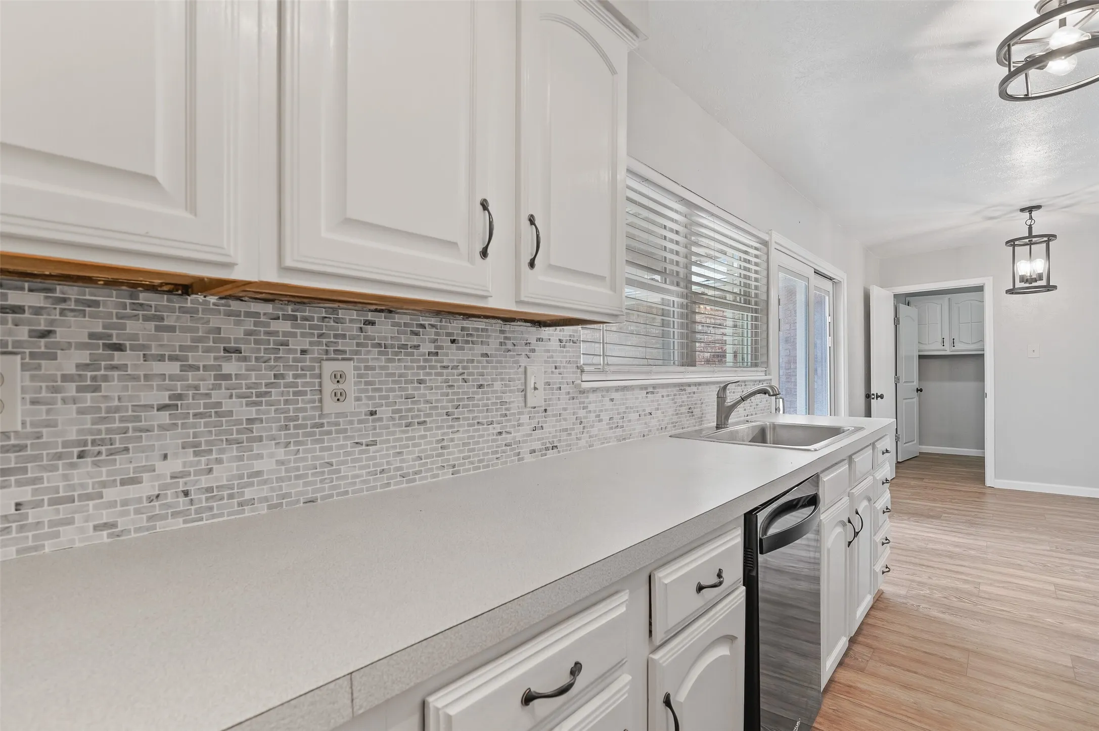 Single Family Residence For Sale in Dallas County , 1418 Paris Drive, Garland, Texas 75040, 3 Bedroom, 2 Bathroom, Garage spaces, 1,820 Sqft, built in 1977, mls#21393353, Real Estate Agent in Garland, Homes For Sale in Dallas county, Homes For Sale in Garland, Realtor in Garland Texas, Real Estate Brokerage Independent Realty Texas, Luminita Cordes Realtor