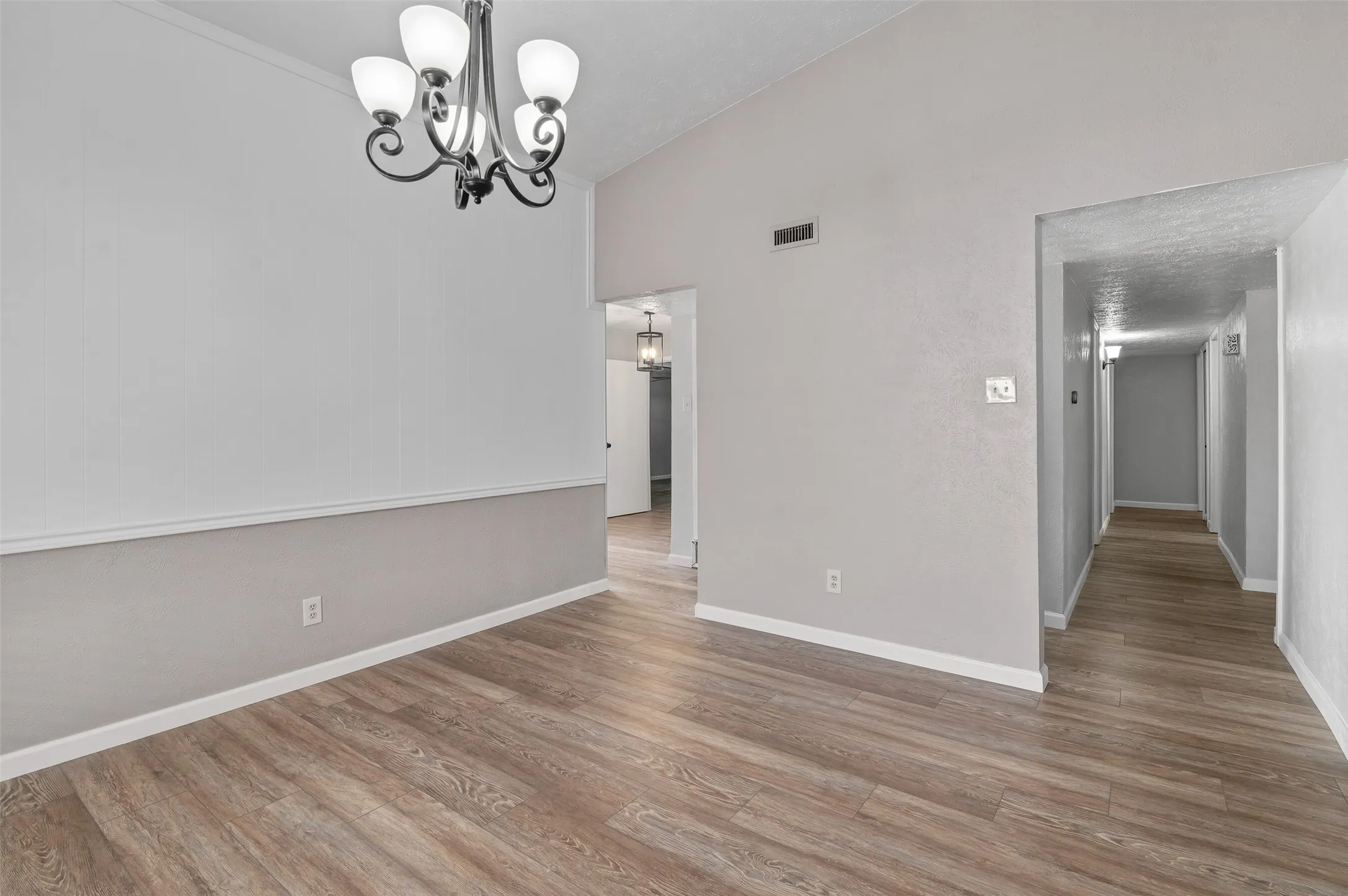Single Family Residence For Sale in Dallas County , 1418 Paris Drive, Garland, Texas 75040, 3 Bedroom, 2 Bathroom, Garage spaces, 1,820 Sqft, built in 1977, mls#21393353, Real Estate Agent in Garland, Homes For Sale in Dallas county, Homes For Sale in Garland, Realtor in Garland Texas, Real Estate Brokerage Independent Realty Texas, Luminita Cordes Realtor