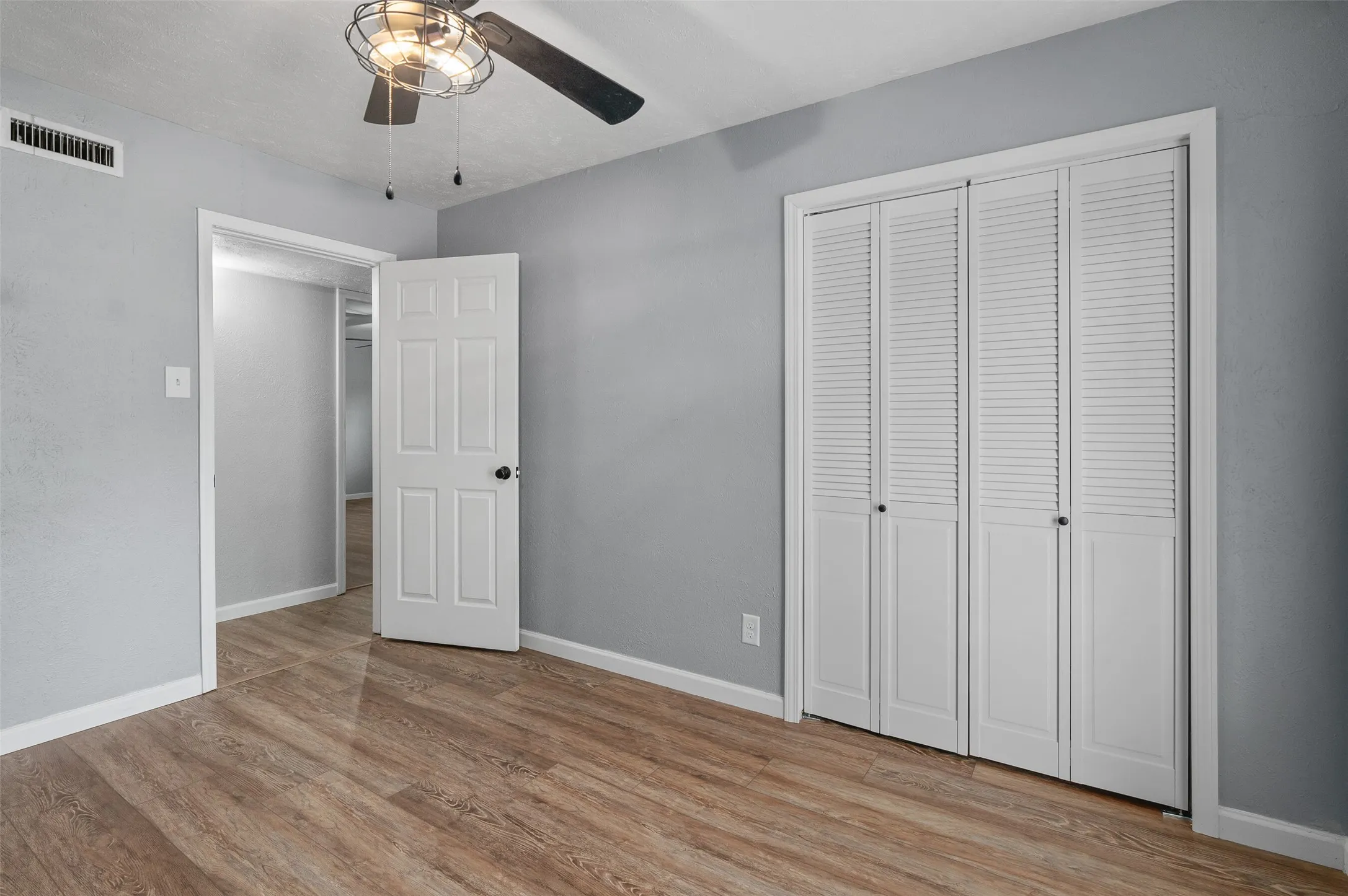 Single Family Residence For Sale in Dallas County , 1418 Paris Drive, Garland, Texas 75040, 3 Bedroom, 2 Bathroom, Garage spaces, 1,820 Sqft, built in 1977, mls#21393353, Real Estate Agent in Garland, Homes For Sale in Dallas county, Homes For Sale in Garland, Realtor in Garland Texas, Real Estate Brokerage Independent Realty Texas, Luminita Cordes Realtor