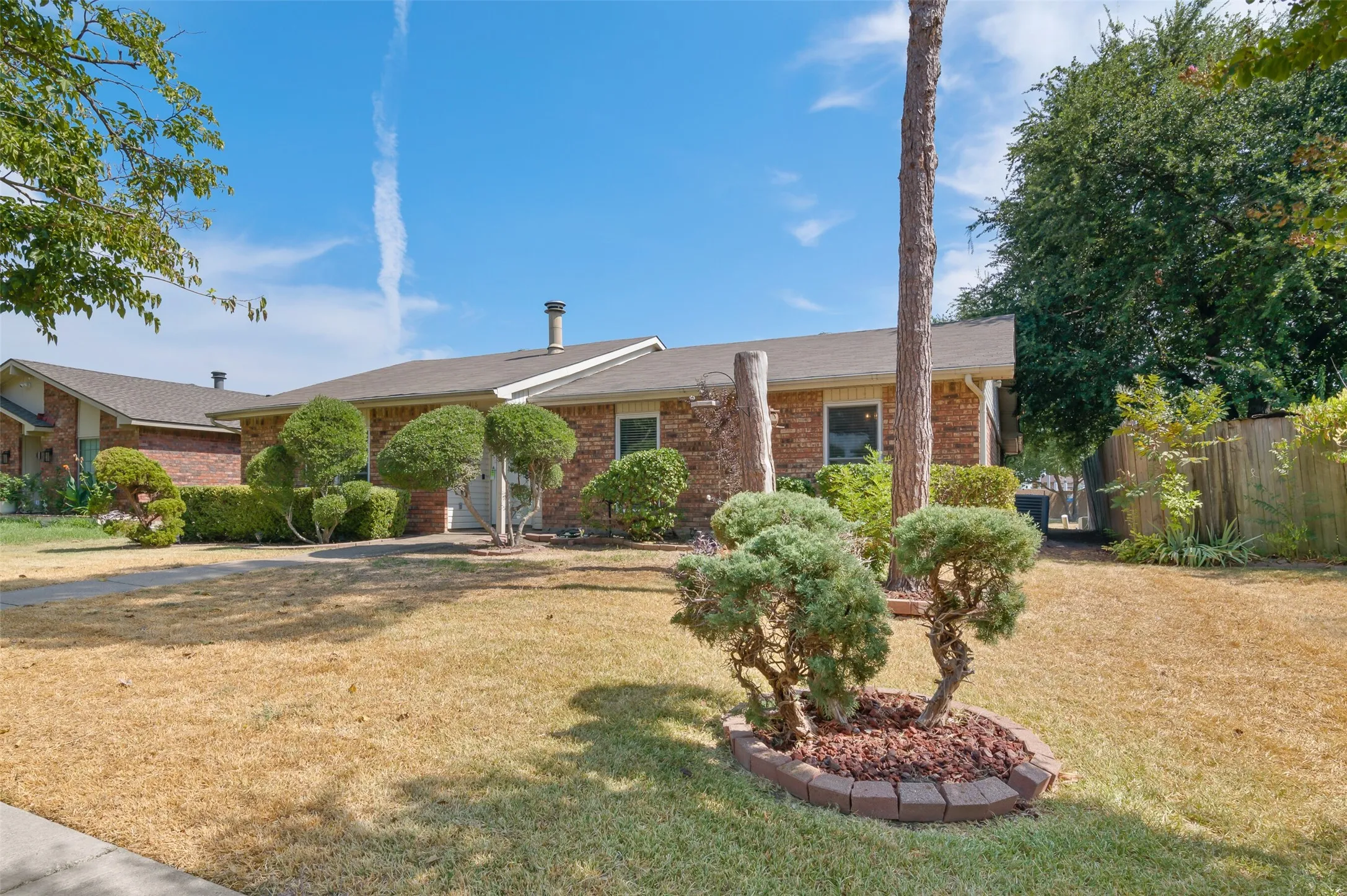 Single Family Residence For Sale in Dallas County , 1418 Paris Drive, Garland, Texas 75040, 3 Bedroom, 2 Bathroom, Garage spaces, 1,820 Sqft, built in 1977, mls#21393353, Real Estate Agent in Garland, Homes For Sale in Dallas county, Homes For Sale in Garland, Realtor in Garland Texas, Real Estate Brokerage Independent Realty Texas, Luminita Cordes Realtor