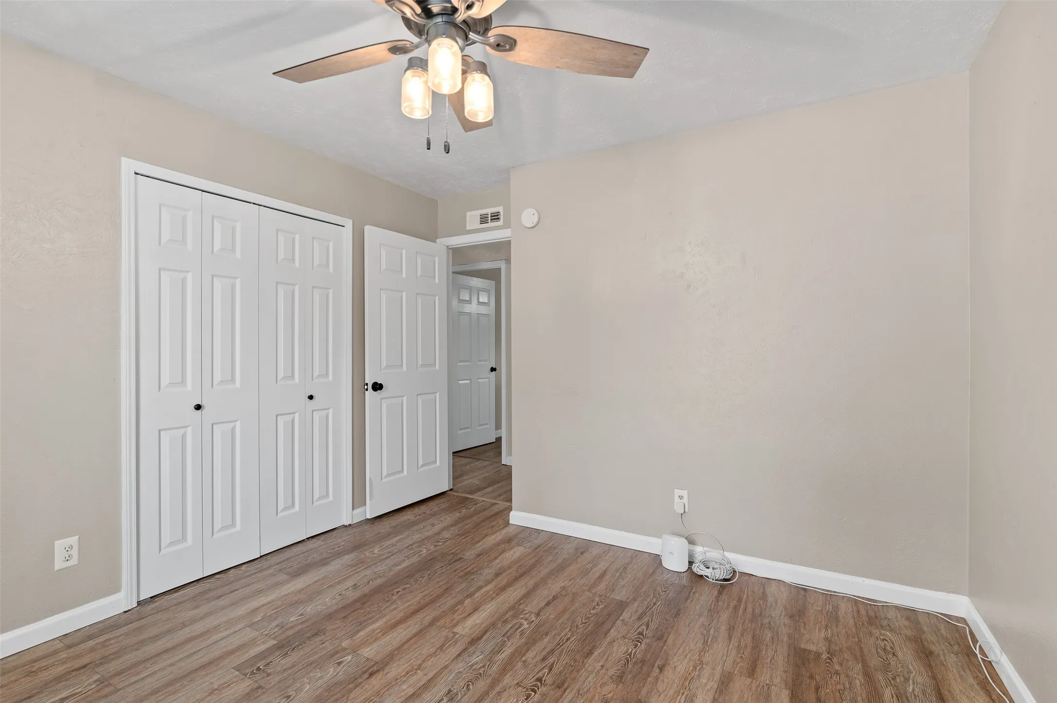 Single Family Residence For Sale in Dallas County , 1418 Paris Drive, Garland, Texas 75040, 3 Bedroom, 2 Bathroom, Garage spaces, 1,820 Sqft, built in 1977, mls#21393353, Real Estate Agent in Garland, Homes For Sale in Dallas county, Homes For Sale in Garland, Realtor in Garland Texas, Real Estate Brokerage Independent Realty Texas, Luminita Cordes Realtor