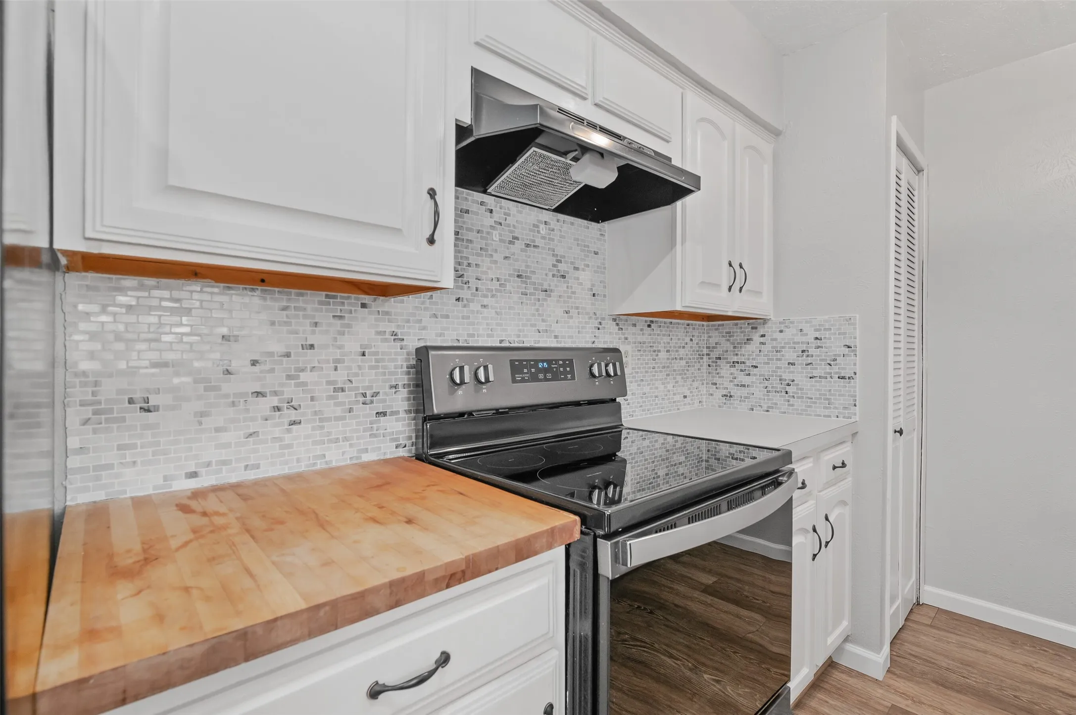 Single Family Residence For Sale in Dallas County , 1418 Paris Drive, Garland, Texas 75040, 3 Bedroom, 2 Bathroom, Garage spaces, 1,820 Sqft, built in 1977, mls#21393353, Real Estate Agent in Garland, Homes For Sale in Dallas county, Homes For Sale in Garland, Realtor in Garland Texas, Real Estate Brokerage Independent Realty Texas, Luminita Cordes Realtor