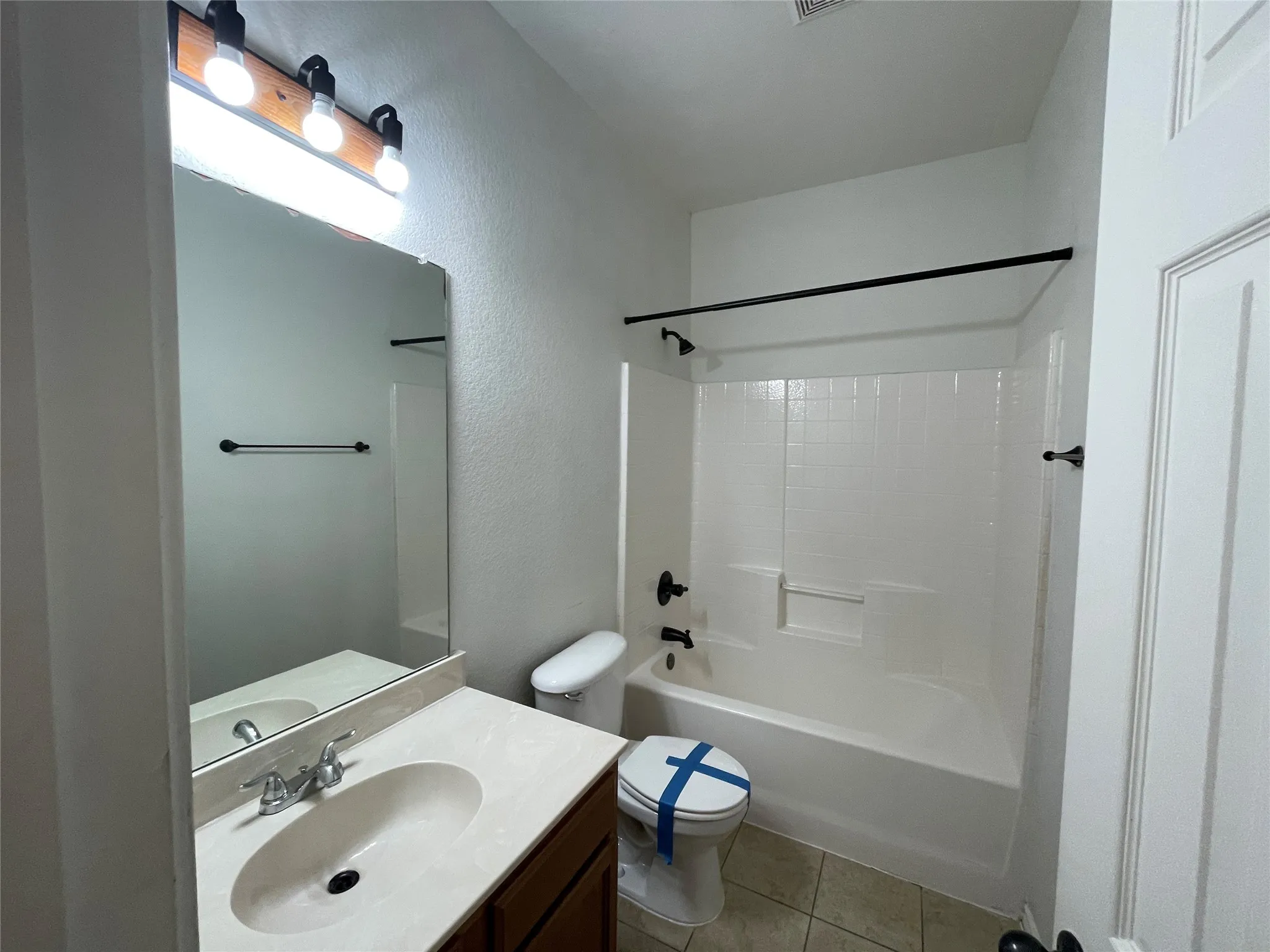 Duplex For Rent in Tarrant County , 1514 Piedmont Drive, Mansfield, Texas 76063, 3 Bedroom, 2 Bathroom, 2 Garage spaces, 1,221 Sqft, built in 2007, mls#21392170, Real Estate Agent in Mansfield, Homes For Rent in Tarrant county, Homes For Rent in Mansfield, Realtor in Mansfield Texas, Real Estate Brokerage Independent Realty Texas, Luminita Cordes Realtor