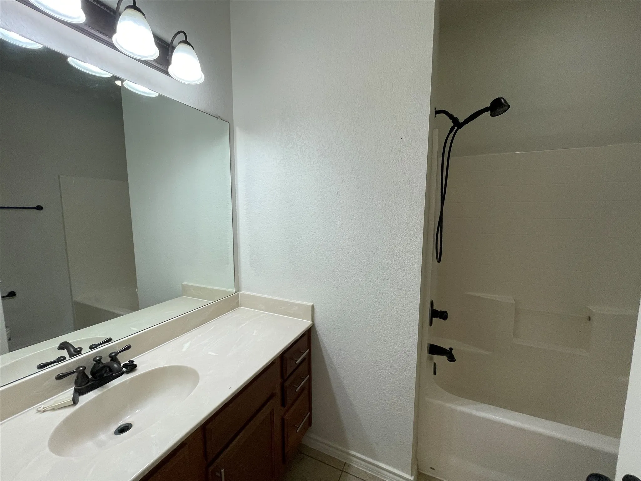 Duplex For Rent in Tarrant County , 1514 Piedmont Drive, Mansfield, Texas 76063, 3 Bedroom, 2 Bathroom, 2 Garage spaces, 1,221 Sqft, built in 2007, mls#21392170, Real Estate Agent in Mansfield, Homes For Rent in Tarrant county, Homes For Rent in Mansfield, Realtor in Mansfield Texas, Real Estate Brokerage Independent Realty Texas, Luminita Cordes Realtor