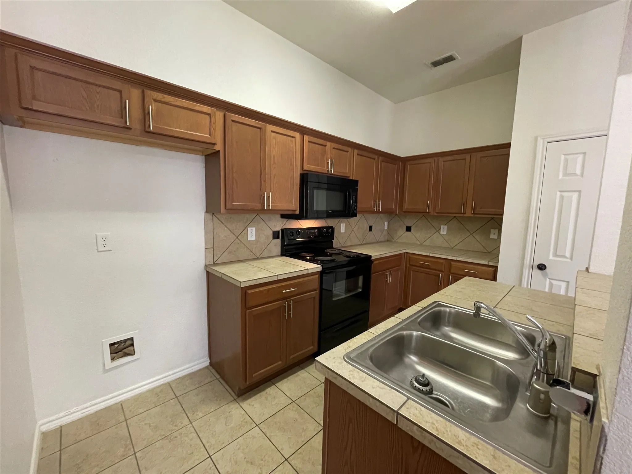 Duplex For Rent in Tarrant County , 1514 Piedmont Drive, Mansfield, Texas 76063, 3 Bedroom, 2 Bathroom, 2 Garage spaces, 1,221 Sqft, built in 2007, mls#21392170, Real Estate Agent in Mansfield, Homes For Rent in Tarrant county, Homes For Rent in Mansfield, Realtor in Mansfield Texas, Real Estate Brokerage Independent Realty Texas, Luminita Cordes Realtor
