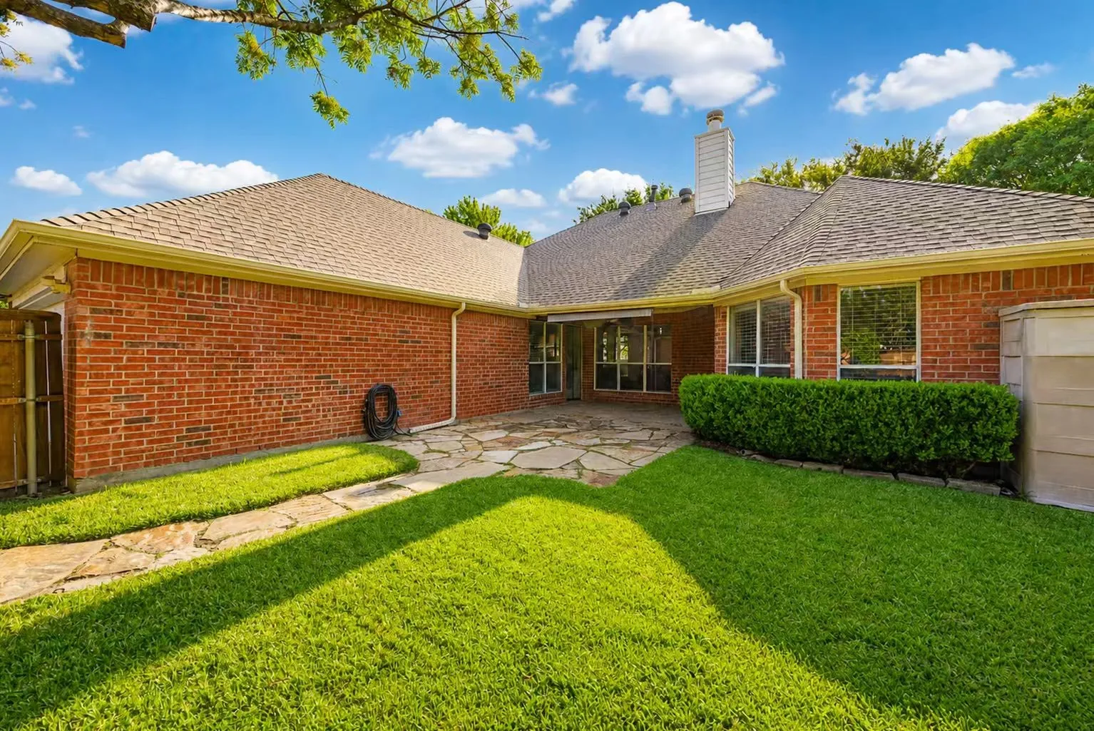 Single Family Residence For Rent in Collin County , 306 Fairfax Drive, Allen, Texas 75013, 4 Bedroom, 2 Bathroom, 2 Garage spaces, 2,182 Sqft, built in 1994, mls#21396542, Real Estate Agent in Allen, Homes For Rent in Collin county, Homes For Rent in Allen, Realtor in Allen Texas, Real Estate Brokerage Independent Realty Texas, Luminita Cordes Realtor