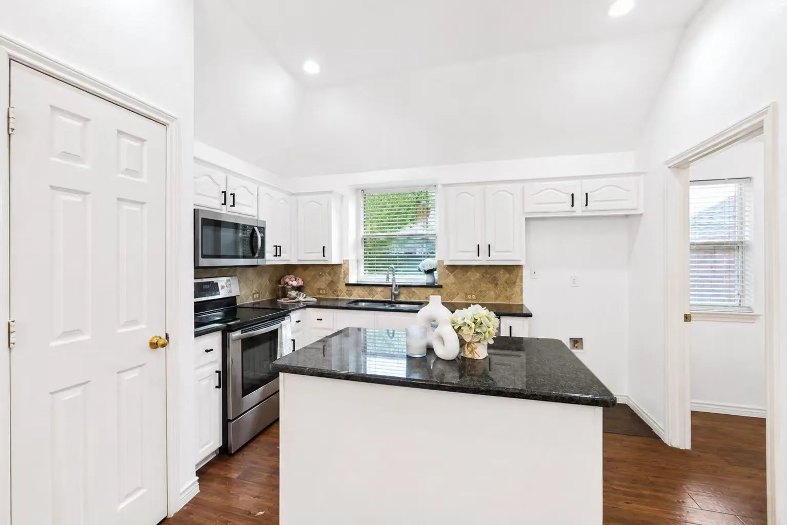 Single Family Residence For Rent in Collin County , 306 Fairfax Drive, Allen, Texas 75013, 4 Bedroom, 2 Bathroom, 2 Garage spaces, 2,182 Sqft, built in 1994, mls#21396542, Real Estate Agent in Allen, Homes For Rent in Collin county, Homes For Rent in Allen, Realtor in Allen Texas, Real Estate Brokerage Independent Realty Texas, Luminita Cordes Realtor
