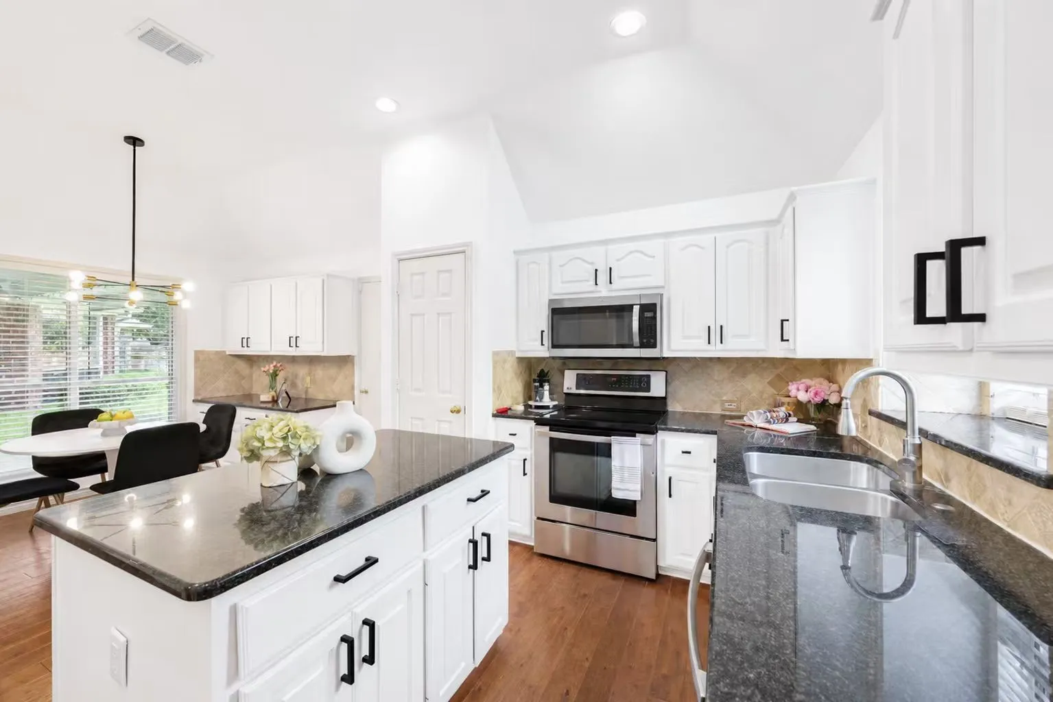 Single Family Residence For Rent in Collin County , 306 Fairfax Drive, Allen, Texas 75013, 4 Bedroom, 2 Bathroom, 2 Garage spaces, 2,182 Sqft, built in 1994, mls#21396542, Real Estate Agent in Allen, Homes For Rent in Collin county, Homes For Rent in Allen, Realtor in Allen Texas, Real Estate Brokerage Independent Realty Texas, Luminita Cordes Realtor