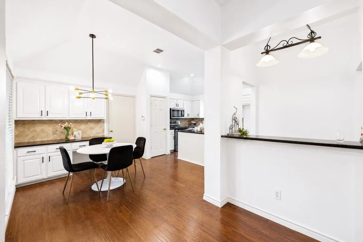 Single Family Residence For Rent in Collin County , 306 Fairfax Drive, Allen, Texas 75013, 4 Bedroom, 2 Bathroom, 2 Garage spaces, 2,182 Sqft, built in 1994, mls#21396542, Real Estate Agent in Allen, Homes For Rent in Collin county, Homes For Rent in Allen, Realtor in Allen Texas, Real Estate Brokerage Independent Realty Texas, Luminita Cordes Realtor