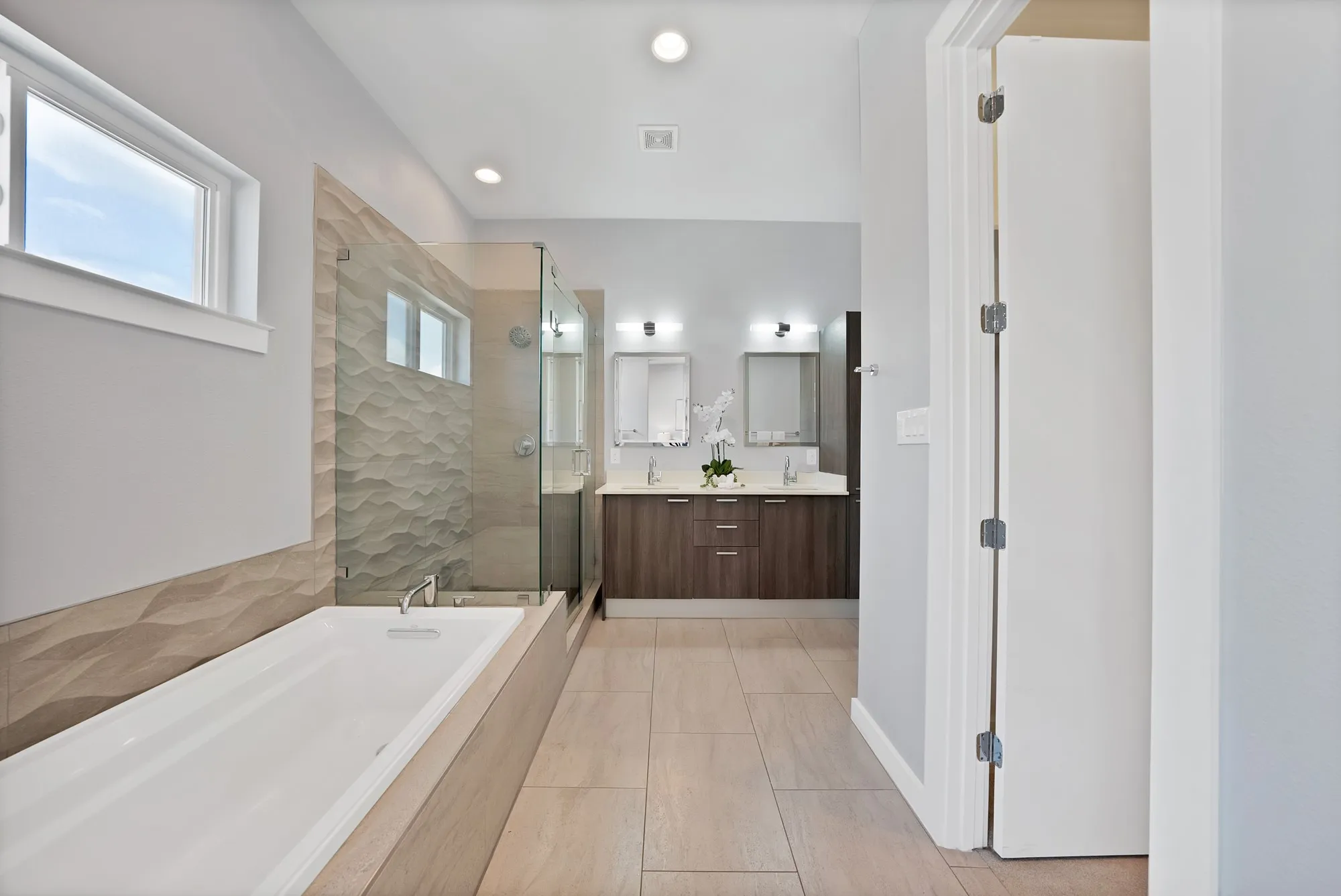 Townhouse For Rent in Dallas County , 4935 Zuma Court, Dallas, Texas 75206, 3 Bedroom, 4 Bathroom, 2 Garage spaces, 2,018 Sqft, built in 2015, mls#21396444, Real Estate Agent in Dallas, Homes For Rent in Dallas county, Homes For Rent in Dallas, Realtor in Dallas Texas, Real Estate Brokerage Independent Realty Texas, Luminita Cordes Realtor