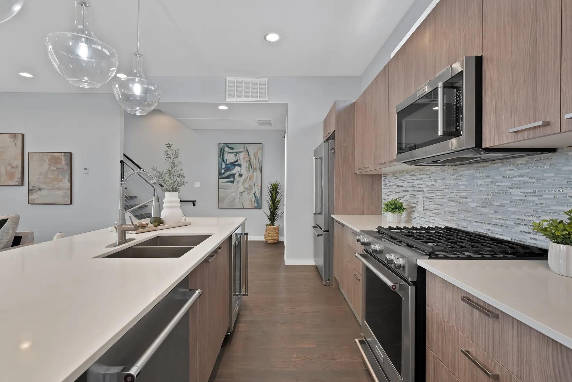Townhouse For Rent in Dallas County , 4935 Zuma Court, Dallas, Texas 75206, 3 Bedroom, 4 Bathroom, 2 Garage spaces, 2,018 Sqft, built in 2015, mls#21396444, Real Estate Agent in Dallas, Homes For Rent in Dallas county, Homes For Rent in Dallas, Realtor in Dallas Texas, Real Estate Brokerage Independent Realty Texas, Luminita Cordes Realtor