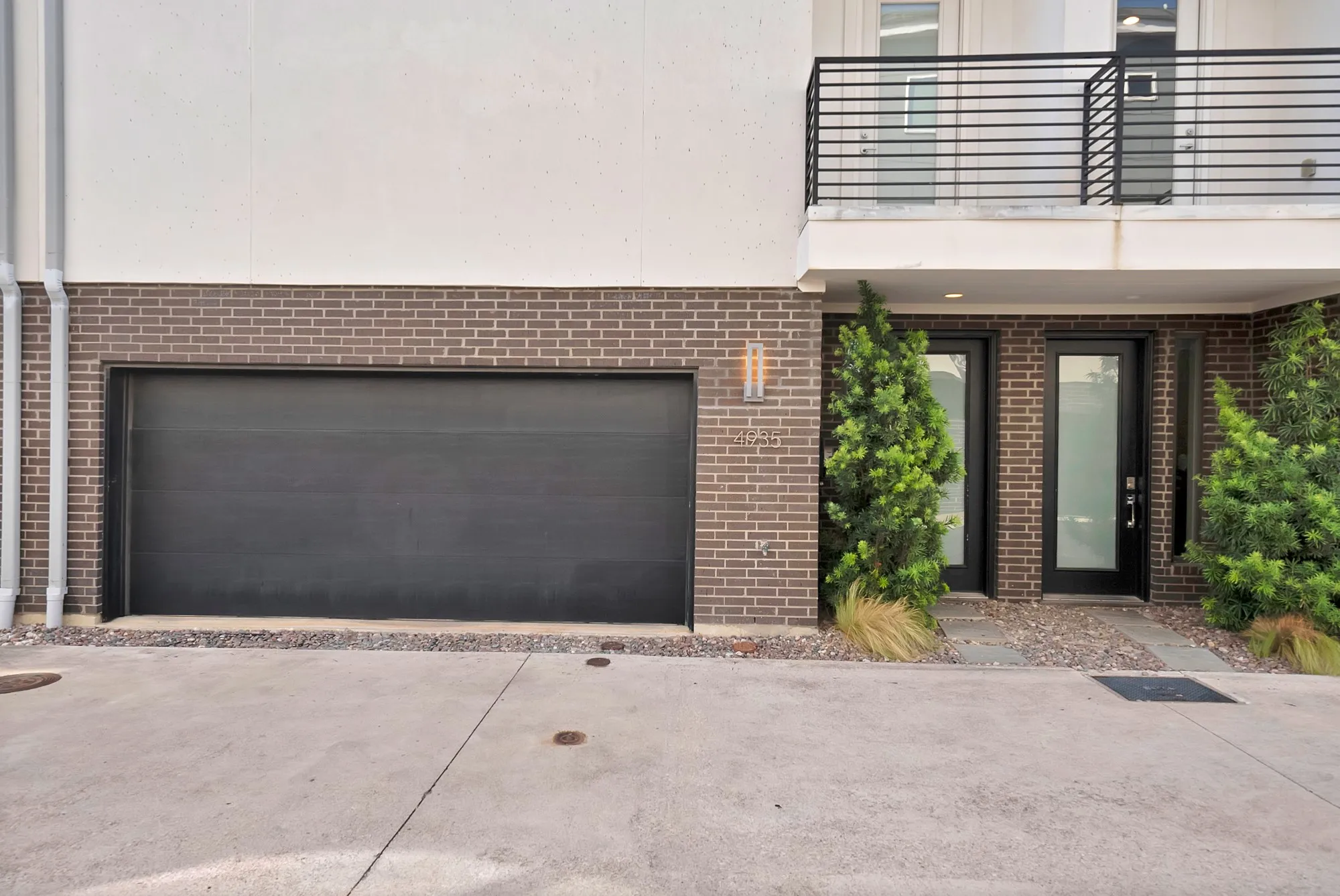Townhouse For Rent in Dallas County , 4935 Zuma Court, Dallas, Texas 75206, 3 Bedroom, 4 Bathroom, 2 Garage spaces, 2,018 Sqft, built in 2015, mls#21396444, Real Estate Agent in Dallas, Homes For Rent in Dallas county, Homes For Rent in Dallas, Realtor in Dallas Texas, Real Estate Brokerage Independent Realty Texas, Luminita Cordes Realtor