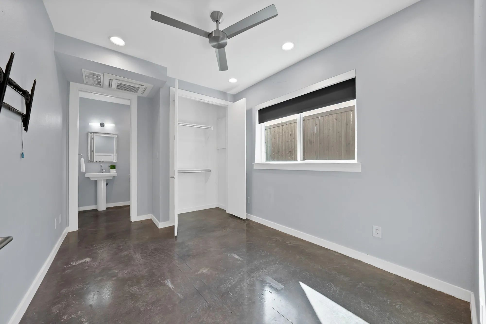 Townhouse For Rent in Dallas County , 4935 Zuma Court, Dallas, Texas 75206, 3 Bedroom, 4 Bathroom, 2 Garage spaces, 2,018 Sqft, built in 2015, mls#21396444, Real Estate Agent in Dallas, Homes For Rent in Dallas county, Homes For Rent in Dallas, Realtor in Dallas Texas, Real Estate Brokerage Independent Realty Texas, Luminita Cordes Realtor