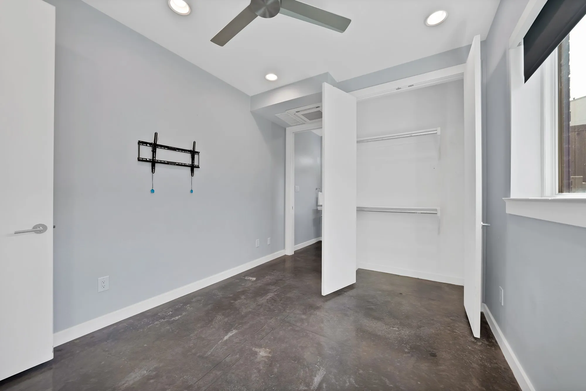 Townhouse For Rent in Dallas County , 4935 Zuma Court, Dallas, Texas 75206, 3 Bedroom, 4 Bathroom, 2 Garage spaces, 2,018 Sqft, built in 2015, mls#21396444, Real Estate Agent in Dallas, Homes For Rent in Dallas county, Homes For Rent in Dallas, Realtor in Dallas Texas, Real Estate Brokerage Independent Realty Texas, Luminita Cordes Realtor