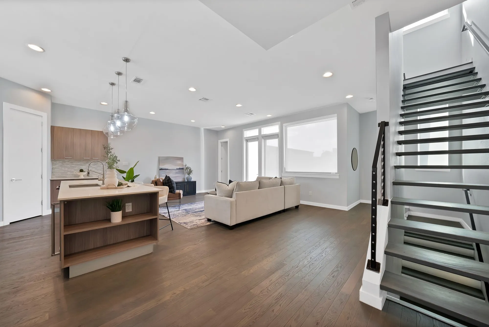 Townhouse For Rent in Dallas County , 4935 Zuma Court, Dallas, Texas 75206, 3 Bedroom, 4 Bathroom, 2 Garage spaces, 2,018 Sqft, built in 2015, mls#21396444, Real Estate Agent in Dallas, Homes For Rent in Dallas county, Homes For Rent in Dallas, Realtor in Dallas Texas, Real Estate Brokerage Independent Realty Texas, Luminita Cordes Realtor