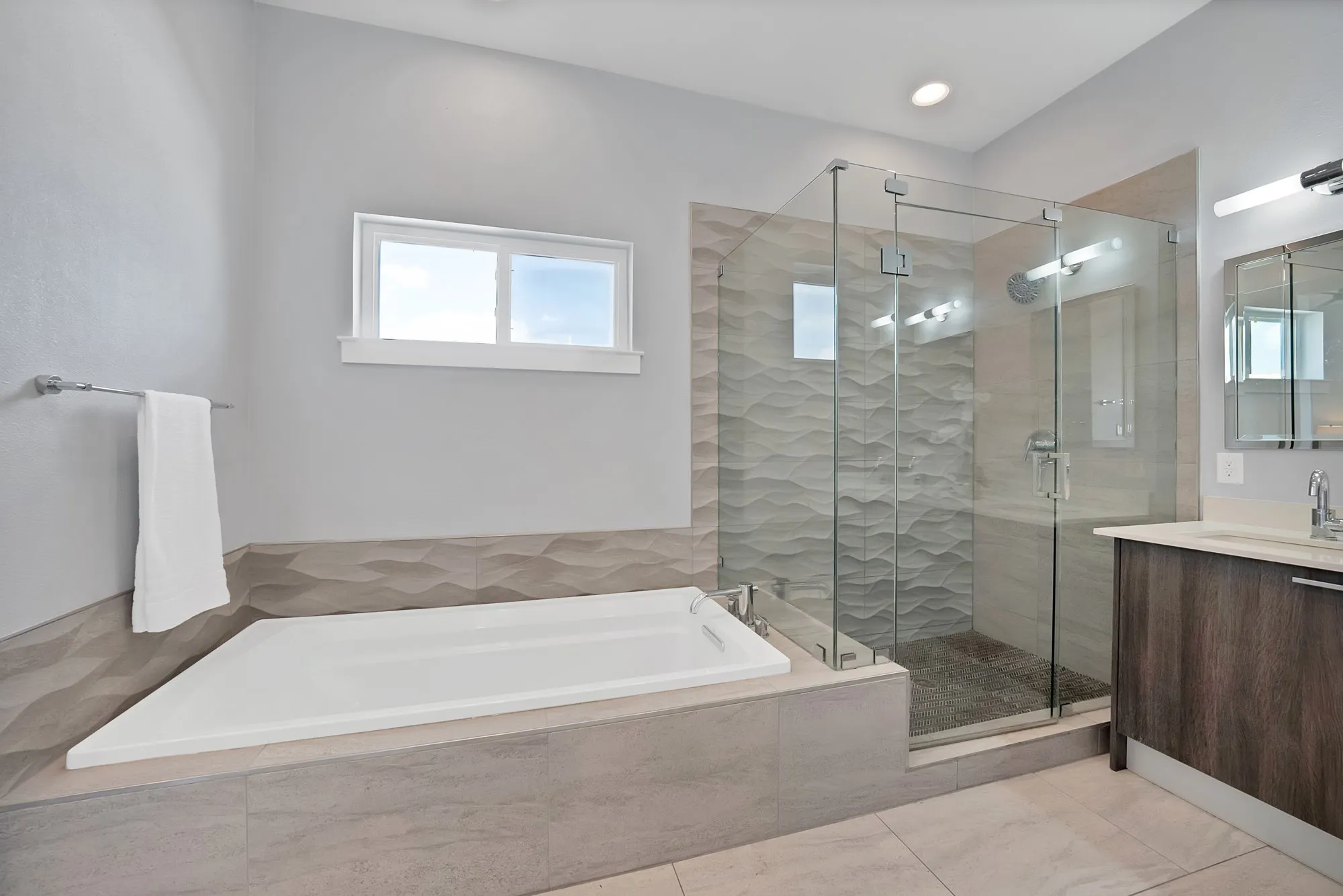 Townhouse For Rent in Dallas County , 4935 Zuma Court, Dallas, Texas 75206, 3 Bedroom, 4 Bathroom, 2 Garage spaces, 2,018 Sqft, built in 2015, mls#21396444, Real Estate Agent in Dallas, Homes For Rent in Dallas county, Homes For Rent in Dallas, Realtor in Dallas Texas, Real Estate Brokerage Independent Realty Texas, Luminita Cordes Realtor