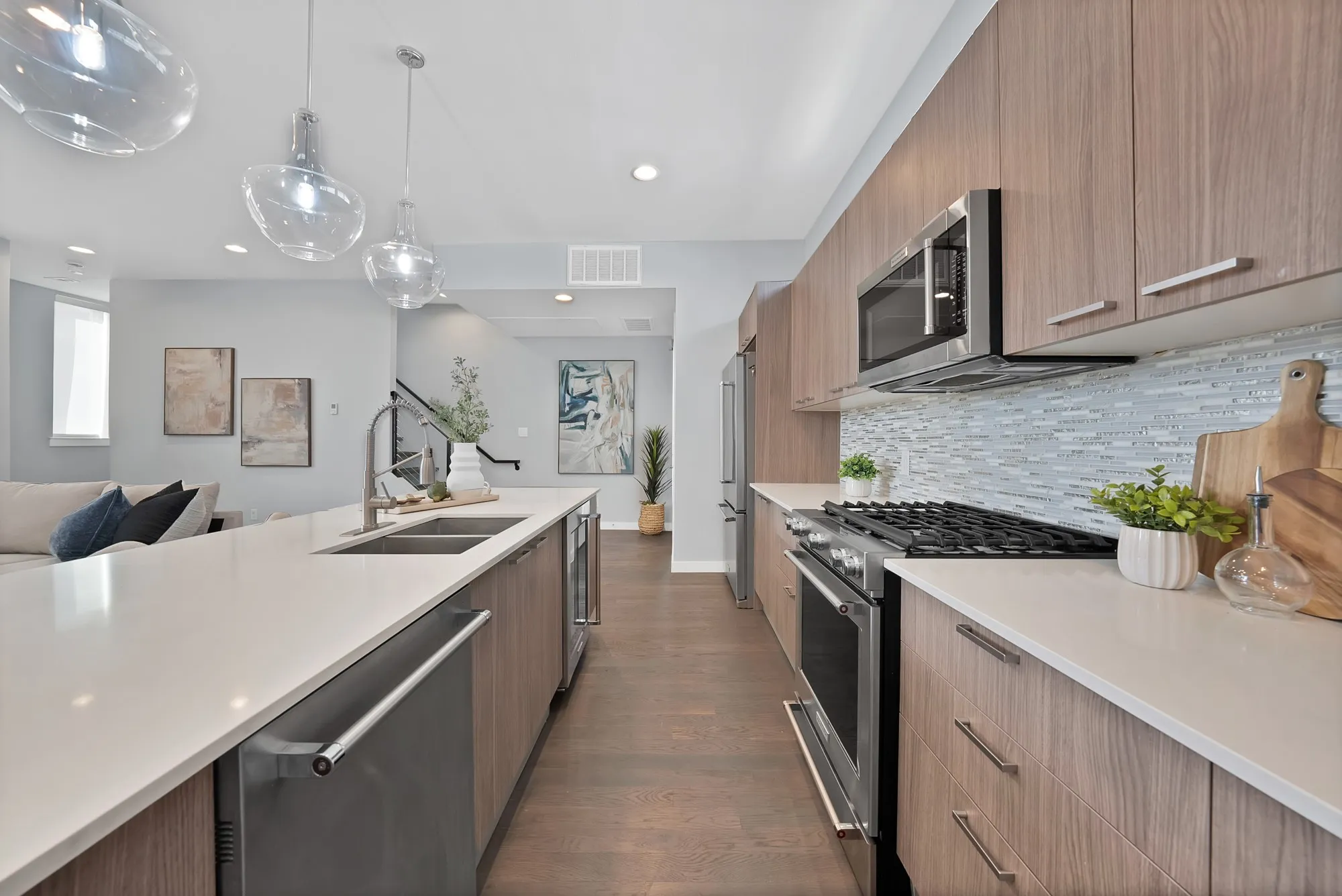 Townhouse For Rent in Dallas County , 4935 Zuma Court, Dallas, Texas 75206, 3 Bedroom, 4 Bathroom, 2 Garage spaces, 2,018 Sqft, built in 2015, mls#21396444, Real Estate Agent in Dallas, Homes For Rent in Dallas county, Homes For Rent in Dallas, Realtor in Dallas Texas, Real Estate Brokerage Independent Realty Texas, Luminita Cordes Realtor