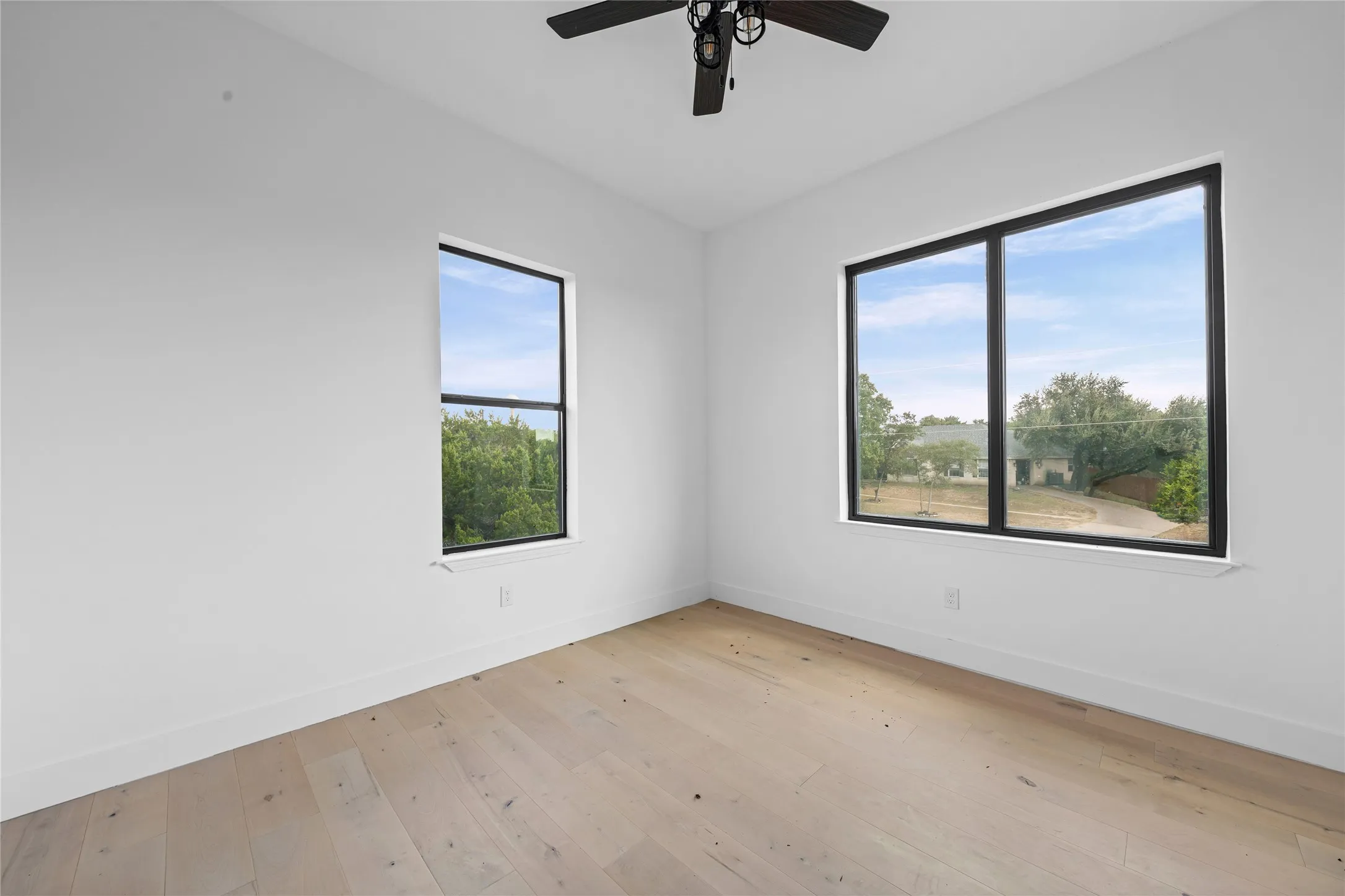 Single Family Residence For Sale in Bell County , 4997 Comanche Drive, Temple, Texas 76502, 3 Bedroom, 3 Bathroom, 2 Garage spaces, 3,881 Sqft, built in 2022, mls#21395411, Real Estate Agent in Temple, Homes For Sale in Bell county, Homes For Sale in Temple, Realtor in Temple Texas, Real Estate Brokerage Independent Realty Texas, Luminita Cordes Realtor