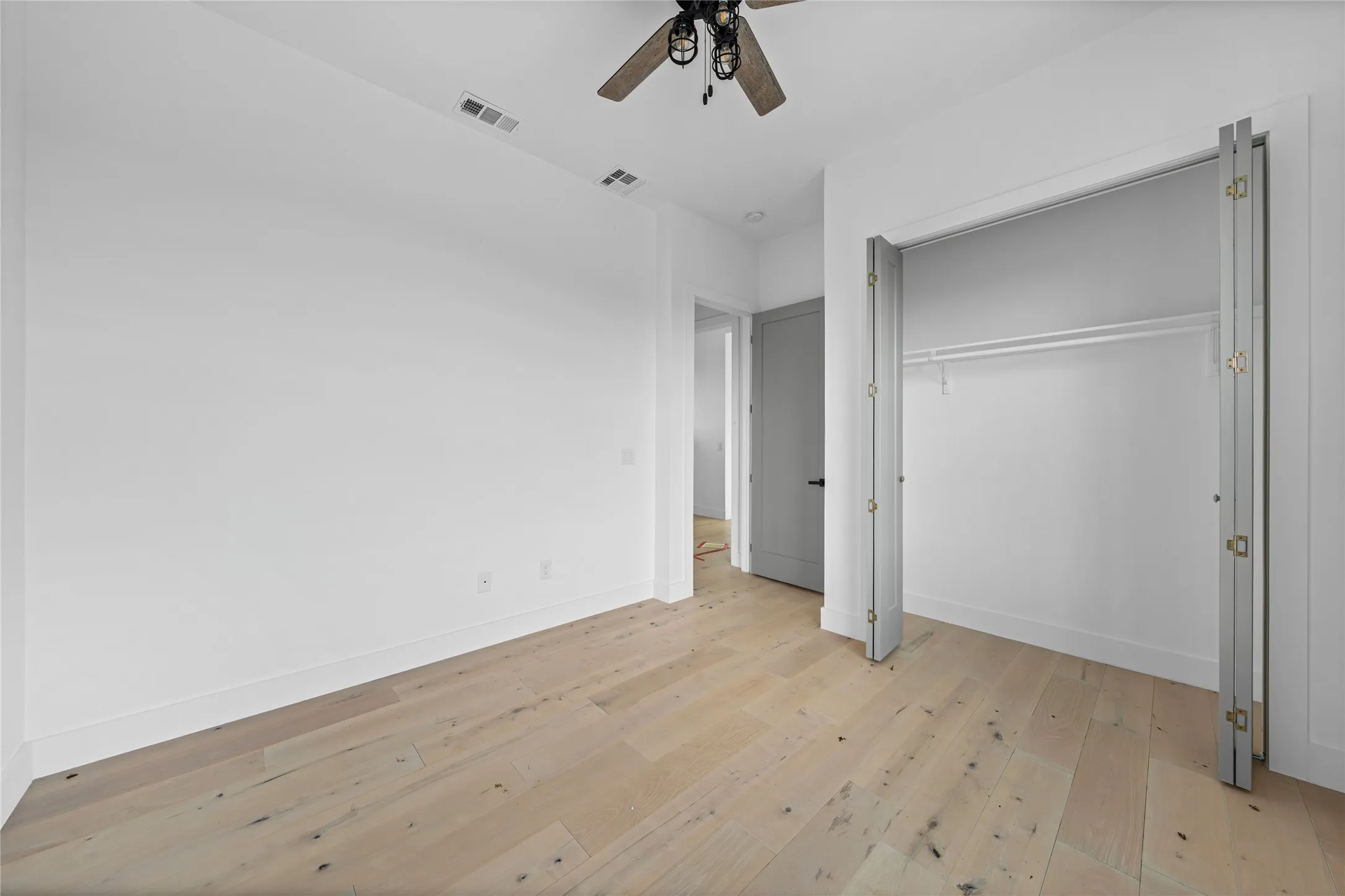 Single Family Residence For Sale in Bell County , 4997 Comanche Drive, Temple, Texas 76502, 3 Bedroom, 3 Bathroom, 2 Garage spaces, 3,881 Sqft, built in 2022, mls#21395411, Real Estate Agent in Temple, Homes For Sale in Bell county, Homes For Sale in Temple, Realtor in Temple Texas, Real Estate Brokerage Independent Realty Texas, Luminita Cordes Realtor