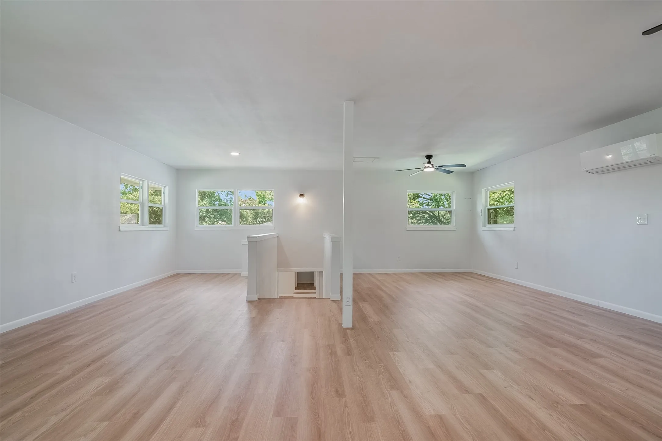 Single Family Residence For Rent in Grayson County , 1421 S Scullin Avenue, Denison, Texas 75020, 3 Bedroom, 2 Bathroom, 2 Garage spaces, 2,211 Sqft, built in 1950, mls#21396558, Real Estate Agent in Denison, Homes For Rent in Grayson county, Homes For Rent in Denison, Realtor in Denison Texas, Real Estate Brokerage Independent Realty Texas, Luminita Cordes Realtor