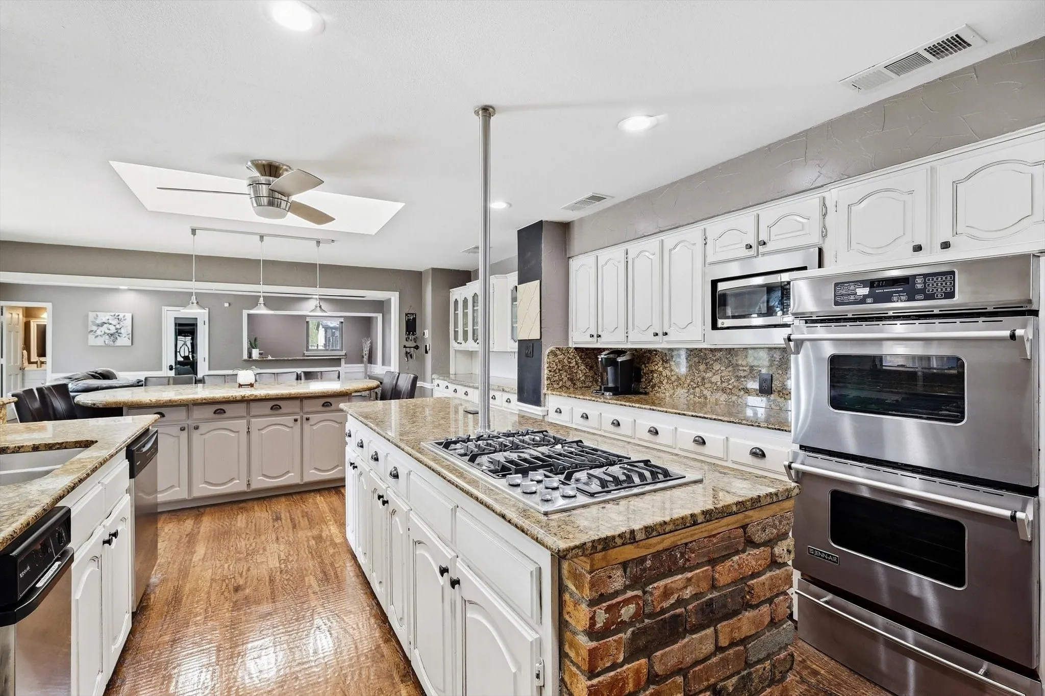 Single Family Residence For Sale in Denton County , 3801 Post Oak Road, Flower Mound, Texas 75022, 4 Bedroom, 4 Bathroom, 2 Garage spaces, 4,601 Sqft, built in 1986, mls#21394945, Real Estate Agent in Flower Mound, Homes For Sale in Denton county, Homes For Sale in Flower Mound, Realtor in Flower Mound Texas, Real Estate Brokerage Independent Realty Texas, Luminita Cordes Realtor
