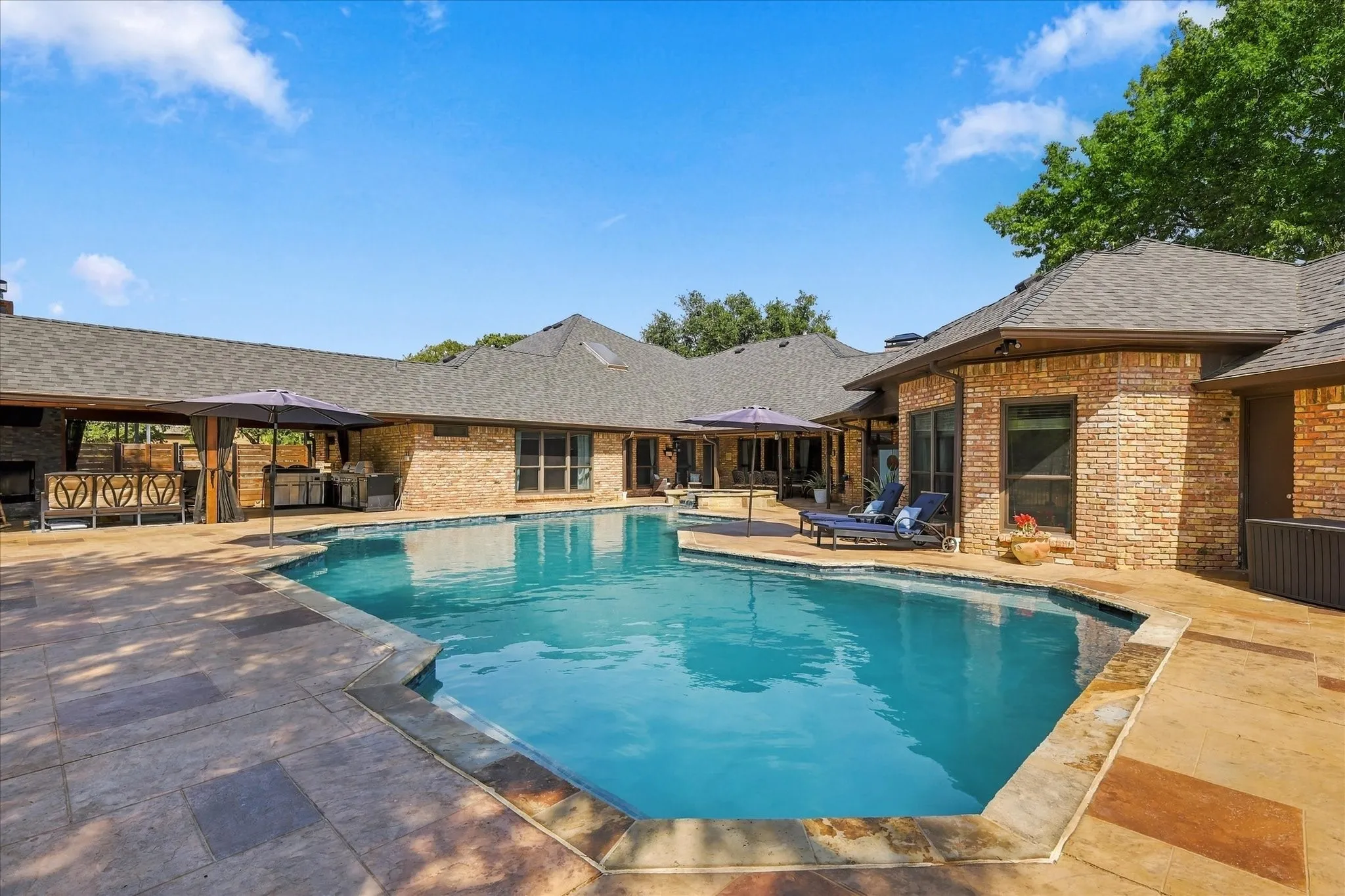 Single Family Residence For Sale in Denton County , 3801 Post Oak Road, Flower Mound, Texas 75022, 4 Bedroom, 4 Bathroom, 2 Garage spaces, 4,601 Sqft, built in 1986, mls#21394945, Real Estate Agent in Flower Mound, Homes For Sale in Denton county, Homes For Sale in Flower Mound, Realtor in Flower Mound Texas, Real Estate Brokerage Independent Realty Texas, Luminita Cordes Realtor