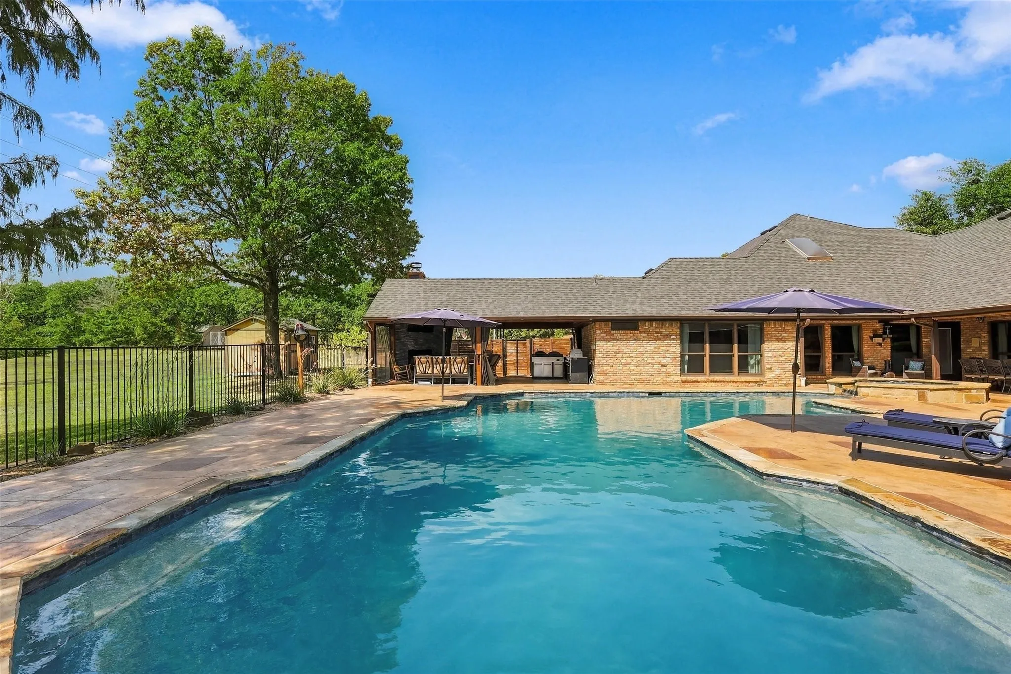 Single Family Residence For Sale in Denton County , 3801 Post Oak Road, Flower Mound, Texas 75022, 4 Bedroom, 4 Bathroom, 2 Garage spaces, 4,601 Sqft, built in 1986, mls#21394945, Real Estate Agent in Flower Mound, Homes For Sale in Denton county, Homes For Sale in Flower Mound, Realtor in Flower Mound Texas, Real Estate Brokerage Independent Realty Texas, Luminita Cordes Realtor