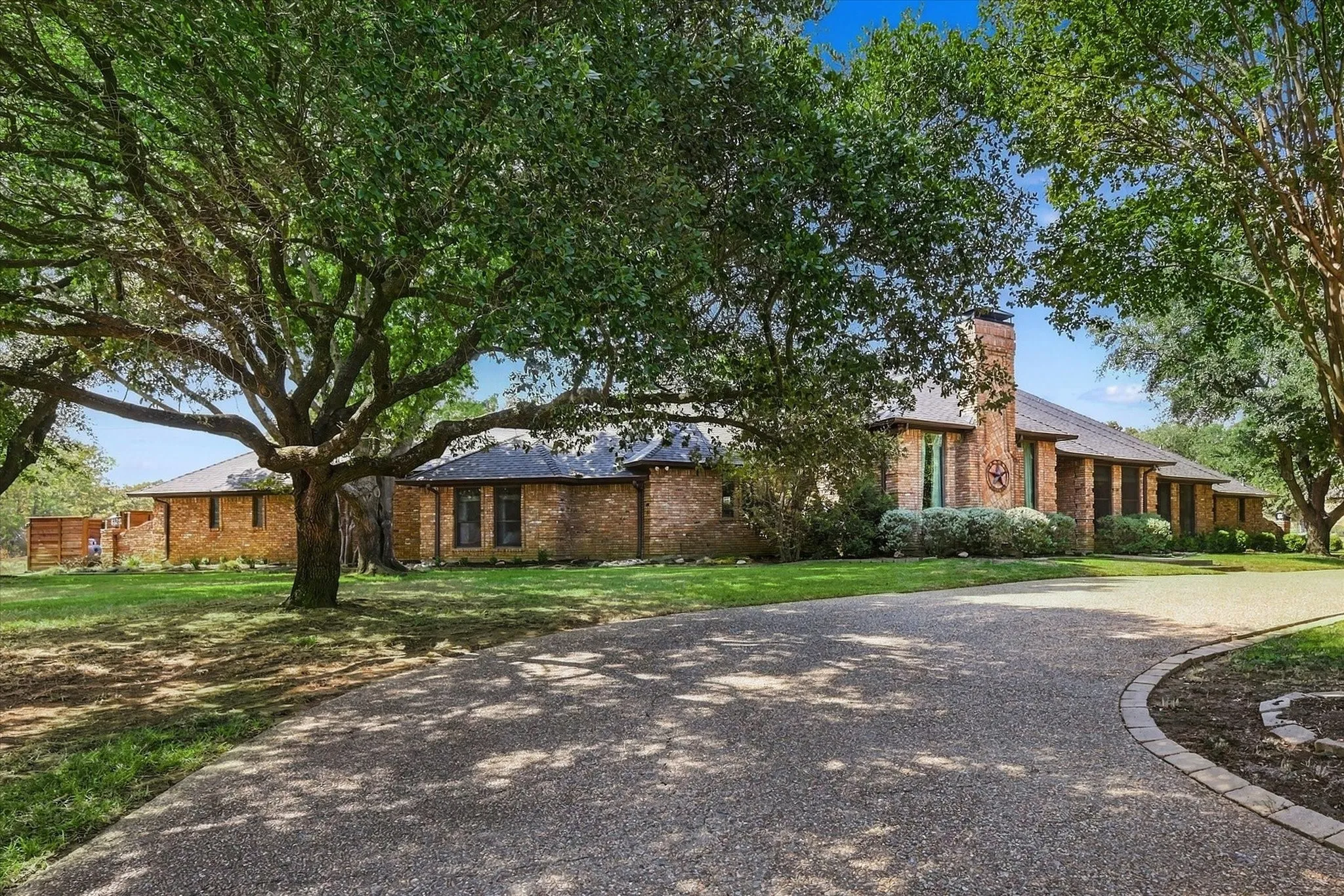 Single Family Residence For Sale in Denton County , 3801 Post Oak Road, Flower Mound, Texas 75022, 4 Bedroom, 4 Bathroom, 2 Garage spaces, 4,601 Sqft, built in 1986, mls#21394945, Real Estate Agent in Flower Mound, Homes For Sale in Denton county, Homes For Sale in Flower Mound, Realtor in Flower Mound Texas, Real Estate Brokerage Independent Realty Texas, Luminita Cordes Realtor