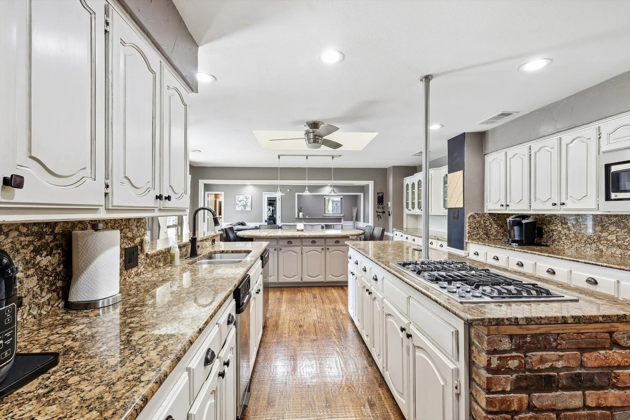 Single Family Residence For Sale in Denton County , 3801 Post Oak Road, Flower Mound, Texas 75022, 4 Bedroom, 4 Bathroom, 2 Garage spaces, 4,601 Sqft, built in 1986, mls#21394945, Real Estate Agent in Flower Mound, Homes For Sale in Denton county, Homes For Sale in Flower Mound, Realtor in Flower Mound Texas, Real Estate Brokerage Independent Realty Texas, Luminita Cordes Realtor