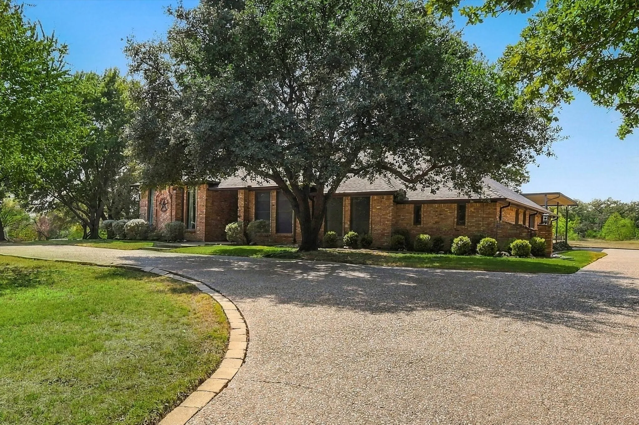 Single Family Residence For Sale in Denton County , 3801 Post Oak Road, Flower Mound, Texas 75022, 4 Bedroom, 4 Bathroom, 2 Garage spaces, 4,601 Sqft, built in 1986, mls#21394945, Real Estate Agent in Flower Mound, Homes For Sale in Denton county, Homes For Sale in Flower Mound, Realtor in Flower Mound Texas, Real Estate Brokerage Independent Realty Texas, Luminita Cordes Realtor