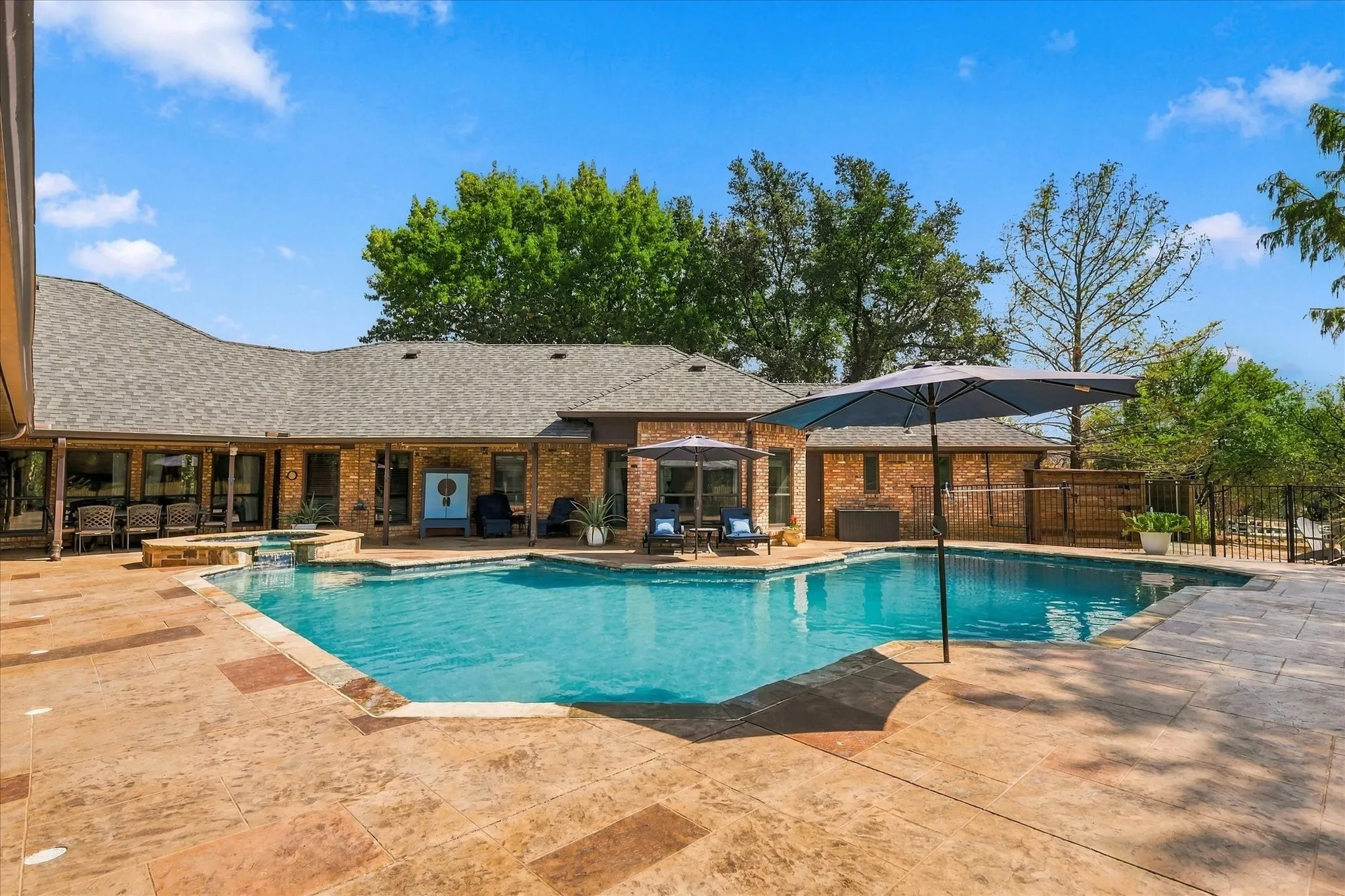 Single Family Residence For Sale in Denton County , 3801 Post Oak Road, Flower Mound, Texas 75022, 4 Bedroom, 4 Bathroom, 2 Garage spaces, 4,601 Sqft, built in 1986, mls#21394945, Real Estate Agent in Flower Mound, Homes For Sale in Denton county, Homes For Sale in Flower Mound, Realtor in Flower Mound Texas, Real Estate Brokerage Independent Realty Texas, Luminita Cordes Realtor