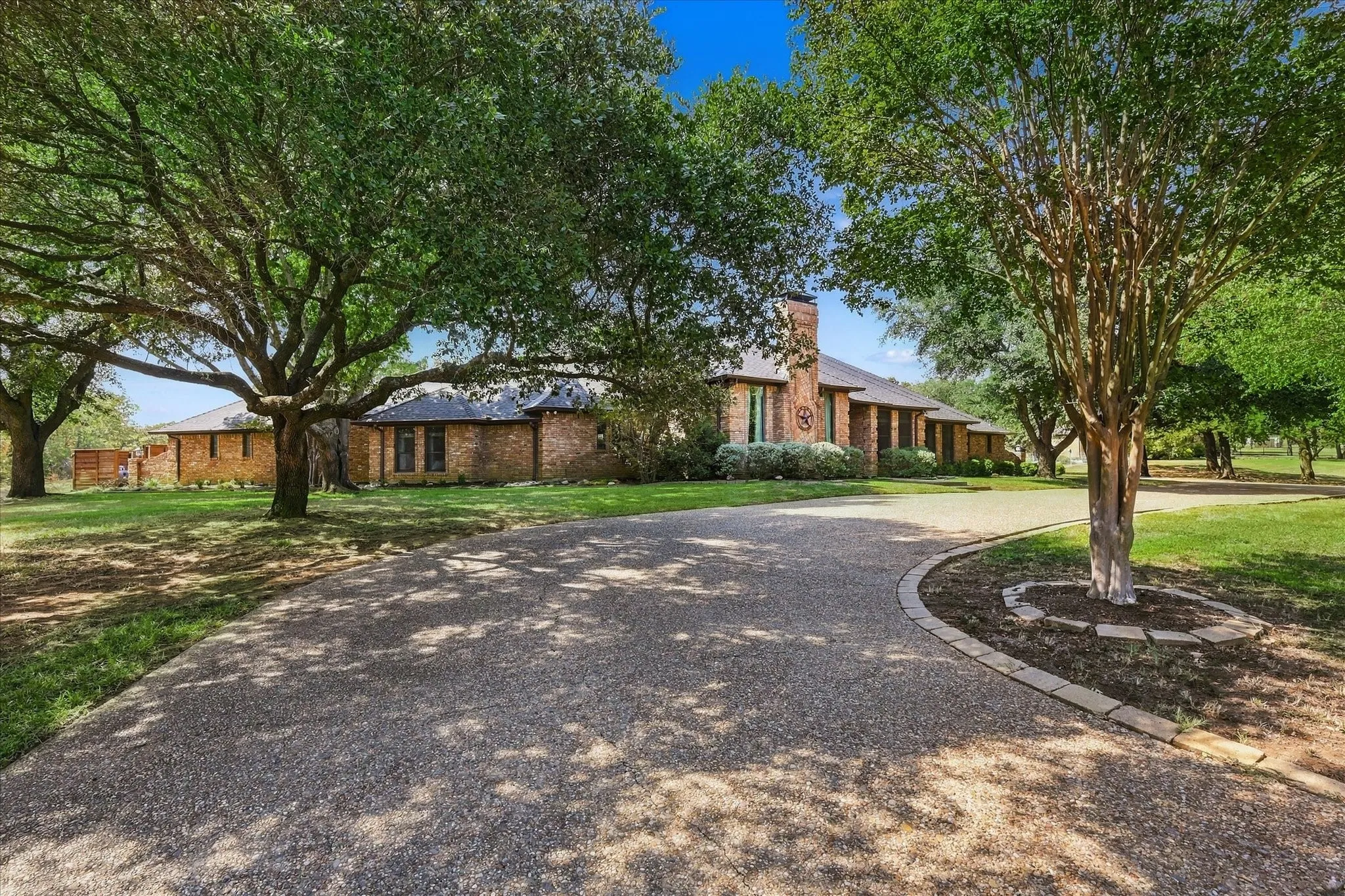 Single Family Residence For Sale in Denton County , 3801 Post Oak Road, Flower Mound, Texas 75022, 4 Bedroom, 4 Bathroom, 2 Garage spaces, 4,601 Sqft, built in 1986, mls#21394945, Real Estate Agent in Flower Mound, Homes For Sale in Denton county, Homes For Sale in Flower Mound, Realtor in Flower Mound Texas, Real Estate Brokerage Independent Realty Texas, Luminita Cordes Realtor
