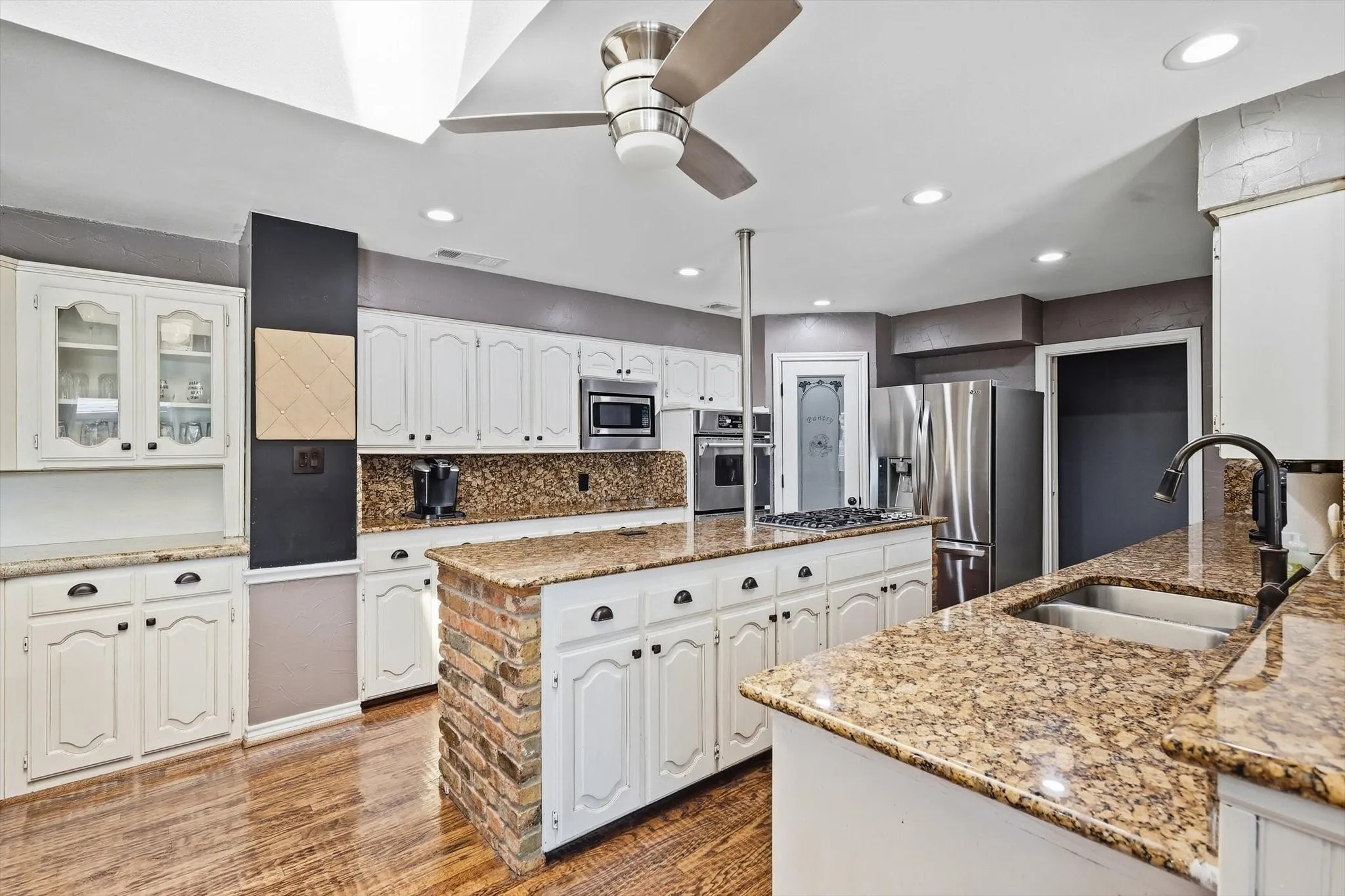 Single Family Residence For Sale in Denton County , 3801 Post Oak Road, Flower Mound, Texas 75022, 4 Bedroom, 4 Bathroom, 2 Garage spaces, 4,601 Sqft, built in 1986, mls#21394945, Real Estate Agent in Flower Mound, Homes For Sale in Denton county, Homes For Sale in Flower Mound, Realtor in Flower Mound Texas, Real Estate Brokerage Independent Realty Texas, Luminita Cordes Realtor