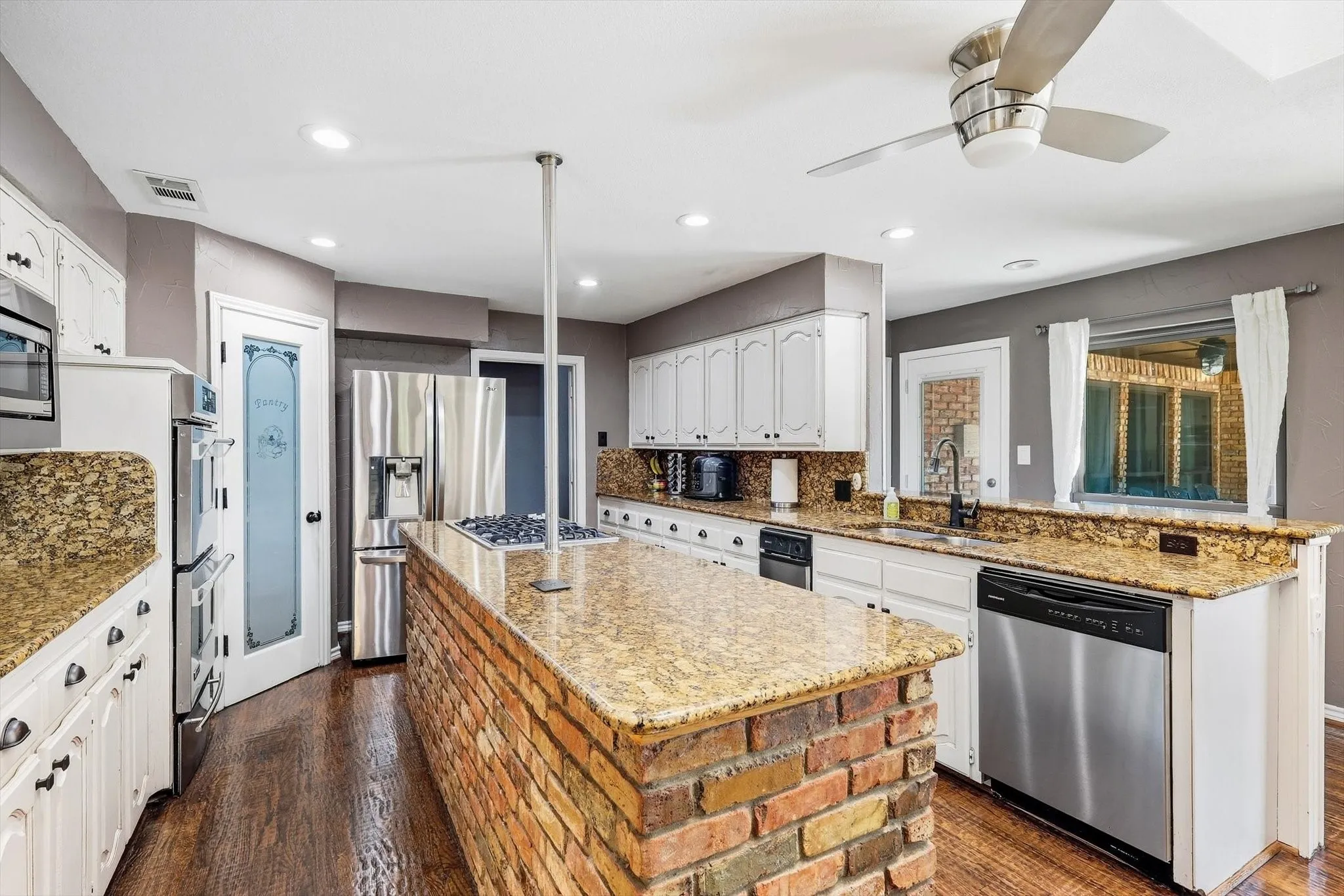 Single Family Residence For Sale in Denton County , 3801 Post Oak Road, Flower Mound, Texas 75022, 4 Bedroom, 4 Bathroom, 2 Garage spaces, 4,601 Sqft, built in 1986, mls#21394945, Real Estate Agent in Flower Mound, Homes For Sale in Denton county, Homes For Sale in Flower Mound, Realtor in Flower Mound Texas, Real Estate Brokerage Independent Realty Texas, Luminita Cordes Realtor