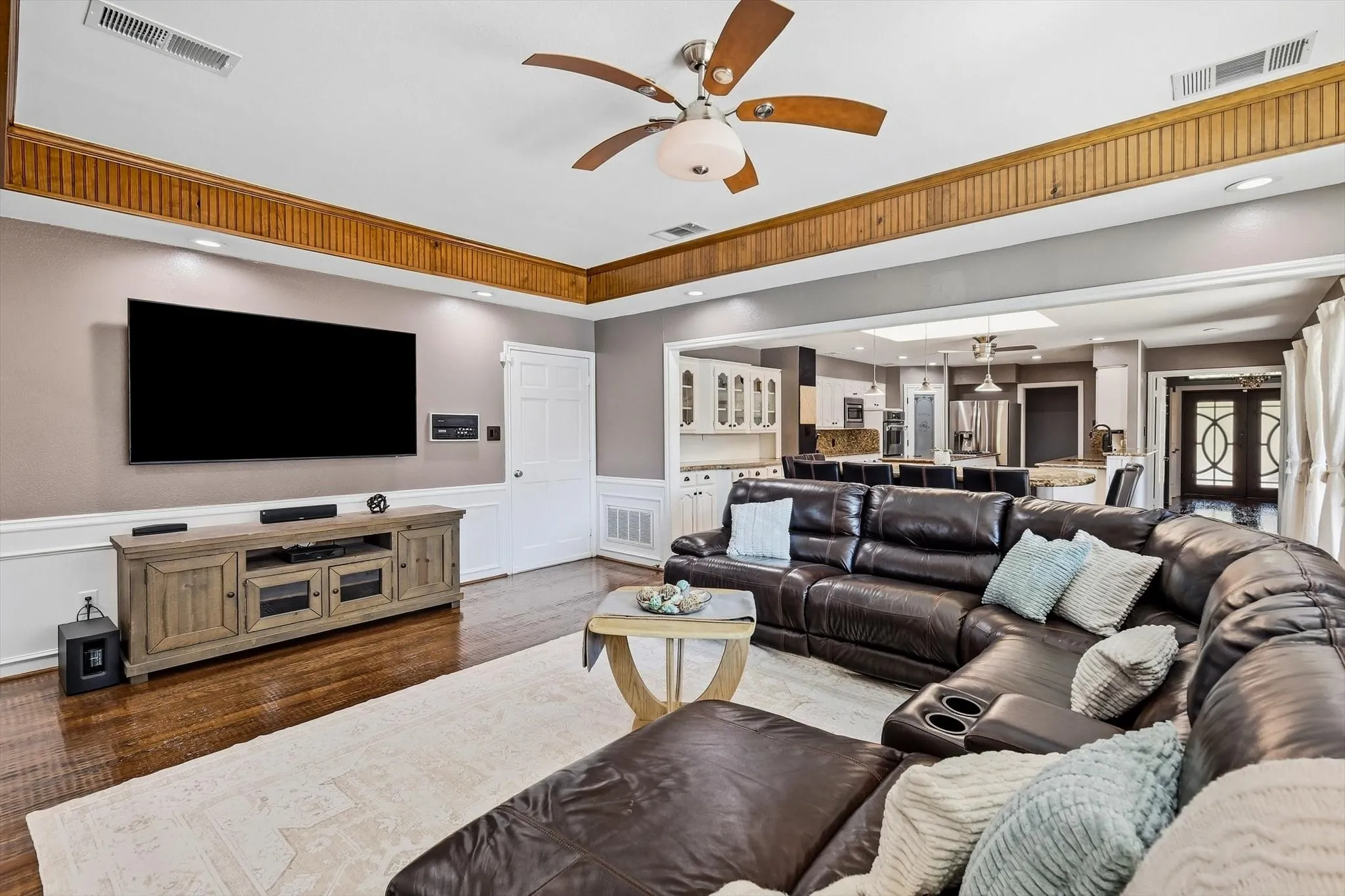Single Family Residence For Sale in Denton County , 3801 Post Oak Road, Flower Mound, Texas 75022, 4 Bedroom, 4 Bathroom, 2 Garage spaces, 4,601 Sqft, built in 1986, mls#21394945, Real Estate Agent in Flower Mound, Homes For Sale in Denton county, Homes For Sale in Flower Mound, Realtor in Flower Mound Texas, Real Estate Brokerage Independent Realty Texas, Luminita Cordes Realtor