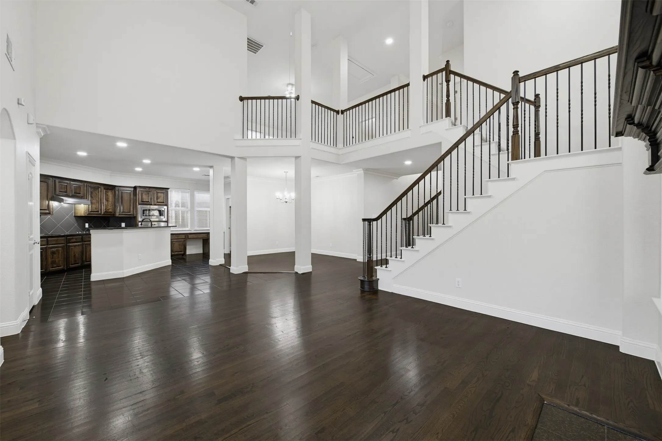 Single Family Residence For Sale in Dallas County , 5168 Finnhorse Drive, Grand Prairie, Texas 75052, 4 Bedroom, 3 Bathroom, 2 Garage spaces, 2,933 Sqft, built in 2009, mls#21392808, Real Estate Agent in Grand Prairie, Homes For Sale in Dallas county, Homes For Sale in Grand Prairie, Realtor in Grand Prairie Texas, Real Estate Brokerage Independent Realty Texas, Luminita Cordes Realtor