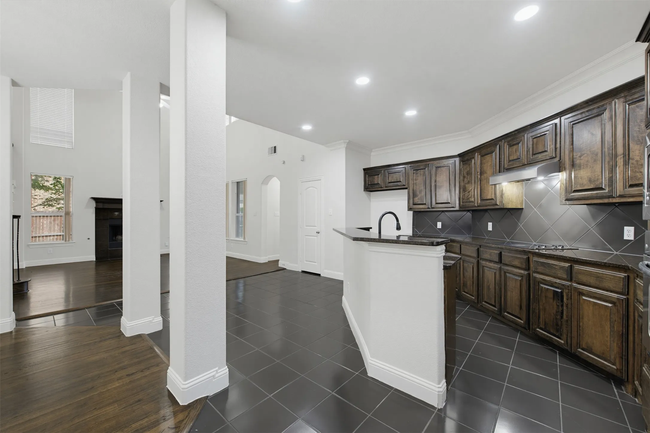 Single Family Residence For Sale in Dallas County , 5168 Finnhorse Drive, Grand Prairie, Texas 75052, 4 Bedroom, 3 Bathroom, 2 Garage spaces, 2,933 Sqft, built in 2009, mls#21392808, Real Estate Agent in Grand Prairie, Homes For Sale in Dallas county, Homes For Sale in Grand Prairie, Realtor in Grand Prairie Texas, Real Estate Brokerage Independent Realty Texas, Luminita Cordes Realtor