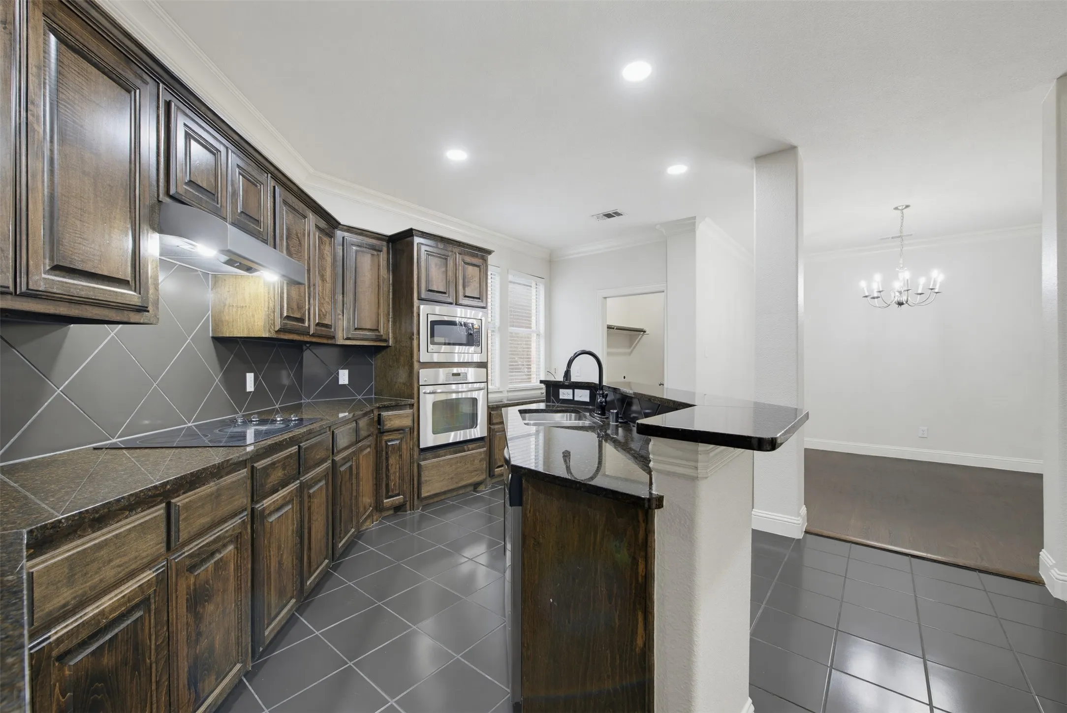 Single Family Residence For Sale in Dallas County , 5168 Finnhorse Drive, Grand Prairie, Texas 75052, 4 Bedroom, 3 Bathroom, 2 Garage spaces, 2,933 Sqft, built in 2009, mls#21392808, Real Estate Agent in Grand Prairie, Homes For Sale in Dallas county, Homes For Sale in Grand Prairie, Realtor in Grand Prairie Texas, Real Estate Brokerage Independent Realty Texas, Luminita Cordes Realtor