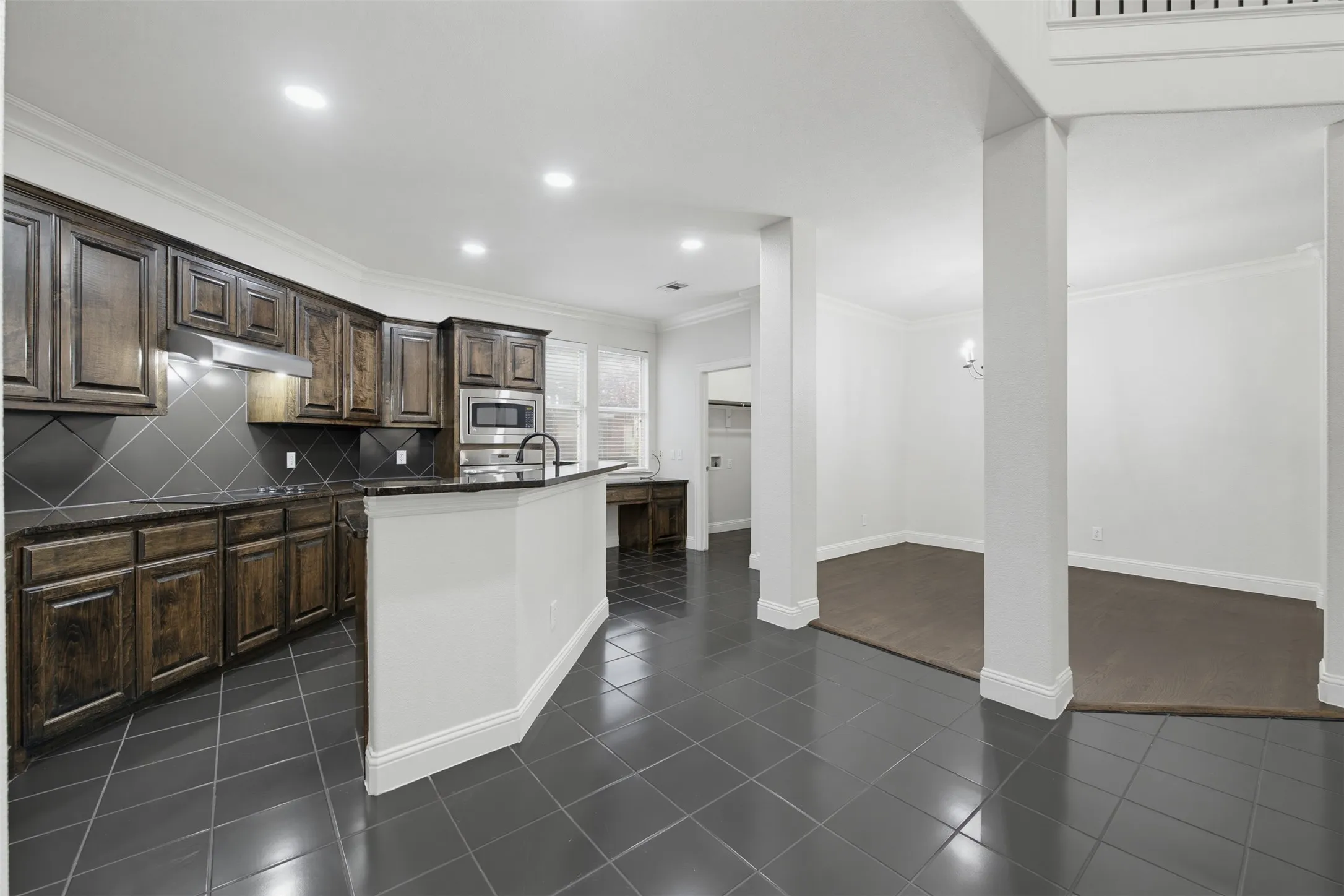 Single Family Residence For Sale in Dallas County , 5168 Finnhorse Drive, Grand Prairie, Texas 75052, 4 Bedroom, 3 Bathroom, 2 Garage spaces, 2,933 Sqft, built in 2009, mls#21392808, Real Estate Agent in Grand Prairie, Homes For Sale in Dallas county, Homes For Sale in Grand Prairie, Realtor in Grand Prairie Texas, Real Estate Brokerage Independent Realty Texas, Luminita Cordes Realtor