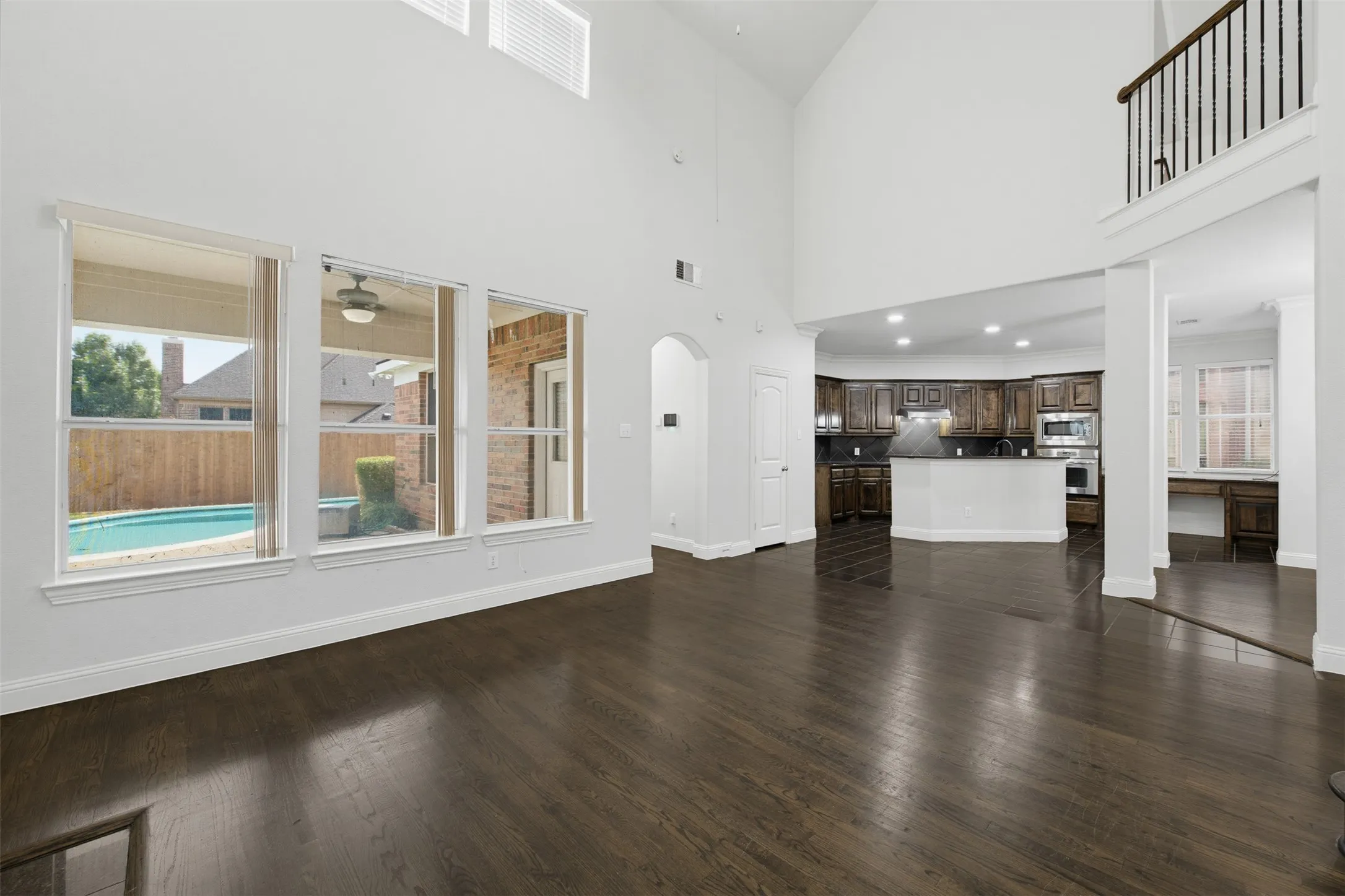 Single Family Residence For Sale in Dallas County , 5168 Finnhorse Drive, Grand Prairie, Texas 75052, 4 Bedroom, 3 Bathroom, 2 Garage spaces, 2,933 Sqft, built in 2009, mls#21392808, Real Estate Agent in Grand Prairie, Homes For Sale in Dallas county, Homes For Sale in Grand Prairie, Realtor in Grand Prairie Texas, Real Estate Brokerage Independent Realty Texas, Luminita Cordes Realtor