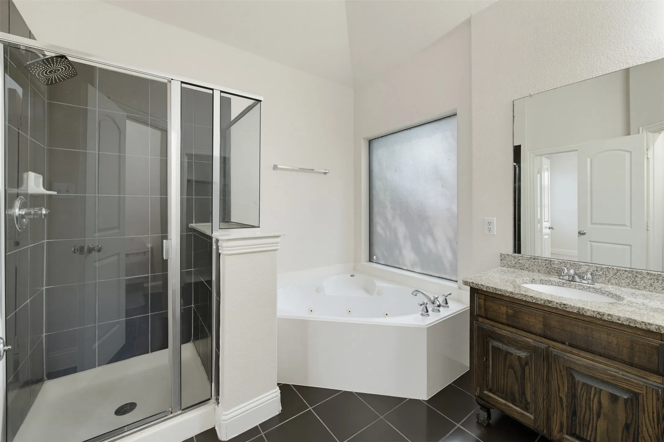 Single Family Residence For Sale in Dallas County , 5168 Finnhorse Drive, Grand Prairie, Texas 75052, 4 Bedroom, 3 Bathroom, 2 Garage spaces, 2,933 Sqft, built in 2009, mls#21392808, Real Estate Agent in Grand Prairie, Homes For Sale in Dallas county, Homes For Sale in Grand Prairie, Realtor in Grand Prairie Texas, Real Estate Brokerage Independent Realty Texas, Luminita Cordes Realtor