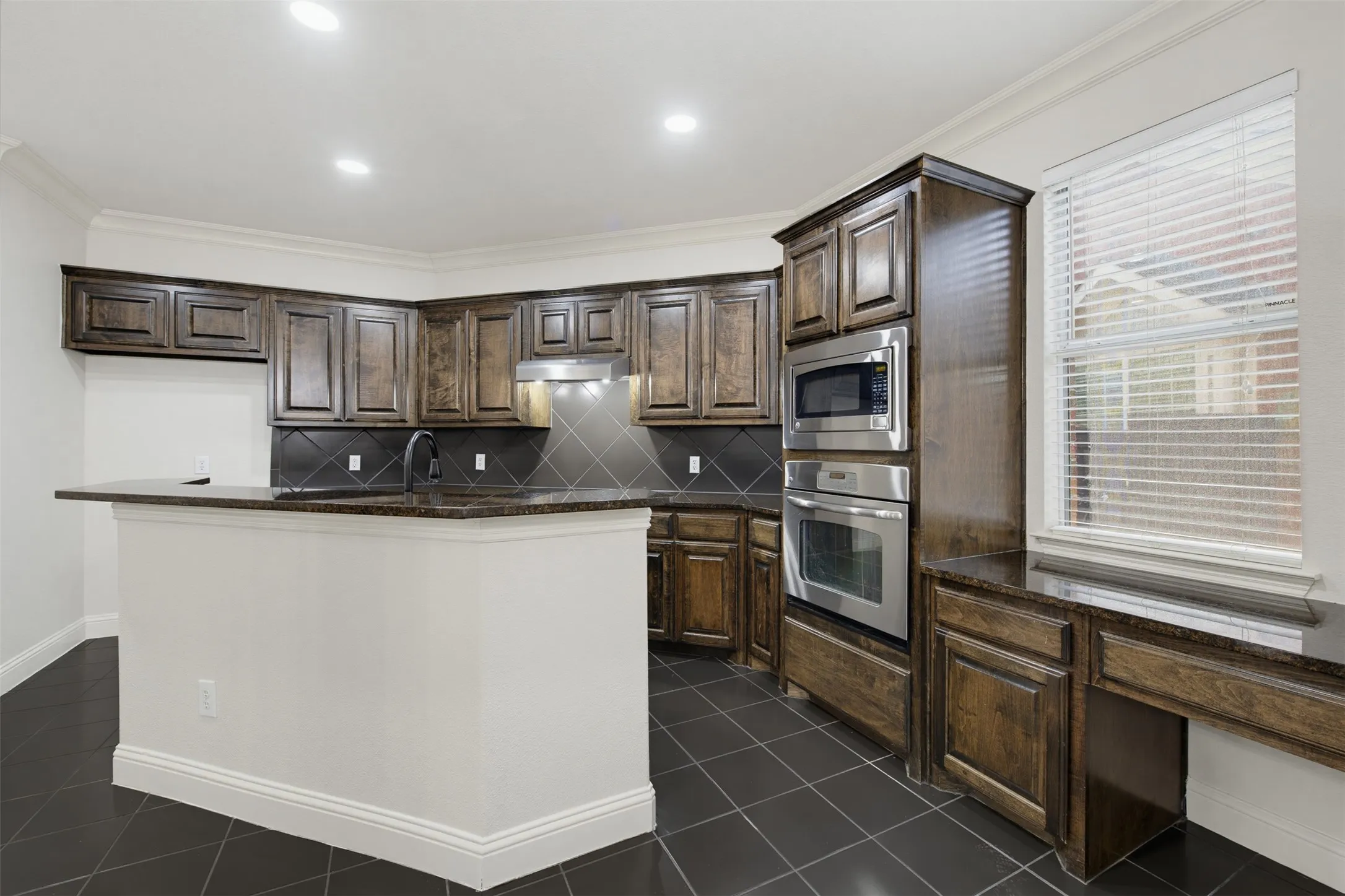 Single Family Residence For Sale in Dallas County , 5168 Finnhorse Drive, Grand Prairie, Texas 75052, 4 Bedroom, 3 Bathroom, 2 Garage spaces, 2,933 Sqft, built in 2009, mls#21392808, Real Estate Agent in Grand Prairie, Homes For Sale in Dallas county, Homes For Sale in Grand Prairie, Realtor in Grand Prairie Texas, Real Estate Brokerage Independent Realty Texas, Luminita Cordes Realtor