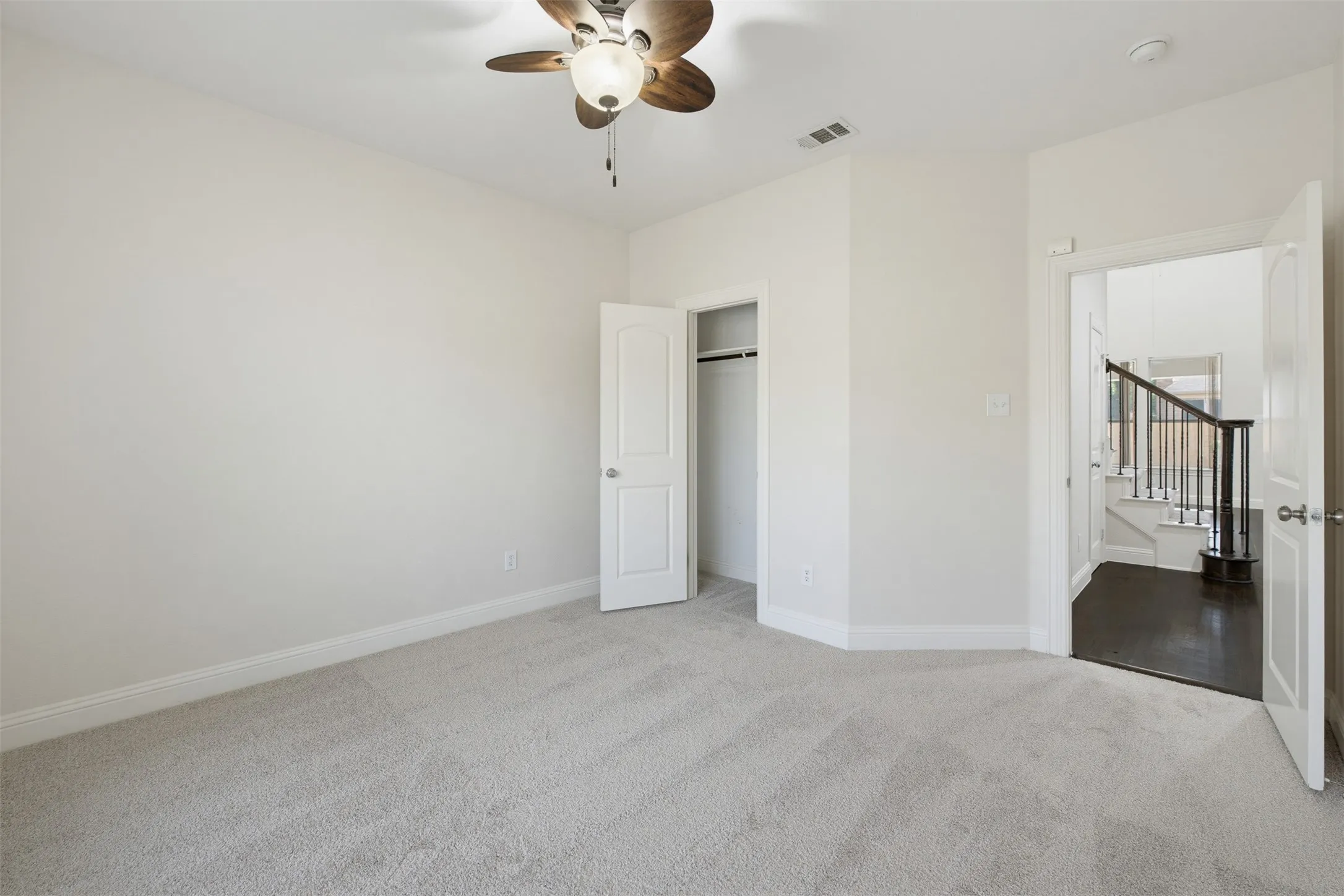 Single Family Residence For Sale in Dallas County , 5168 Finnhorse Drive, Grand Prairie, Texas 75052, 4 Bedroom, 3 Bathroom, 2 Garage spaces, 2,933 Sqft, built in 2009, mls#21392808, Real Estate Agent in Grand Prairie, Homes For Sale in Dallas county, Homes For Sale in Grand Prairie, Realtor in Grand Prairie Texas, Real Estate Brokerage Independent Realty Texas, Luminita Cordes Realtor