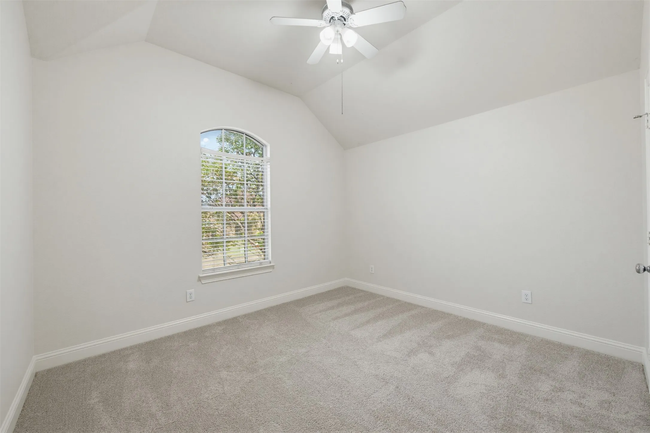 Single Family Residence For Sale in Dallas County , 5168 Finnhorse Drive, Grand Prairie, Texas 75052, 4 Bedroom, 3 Bathroom, 2 Garage spaces, 2,933 Sqft, built in 2009, mls#21392808, Real Estate Agent in Grand Prairie, Homes For Sale in Dallas county, Homes For Sale in Grand Prairie, Realtor in Grand Prairie Texas, Real Estate Brokerage Independent Realty Texas, Luminita Cordes Realtor
