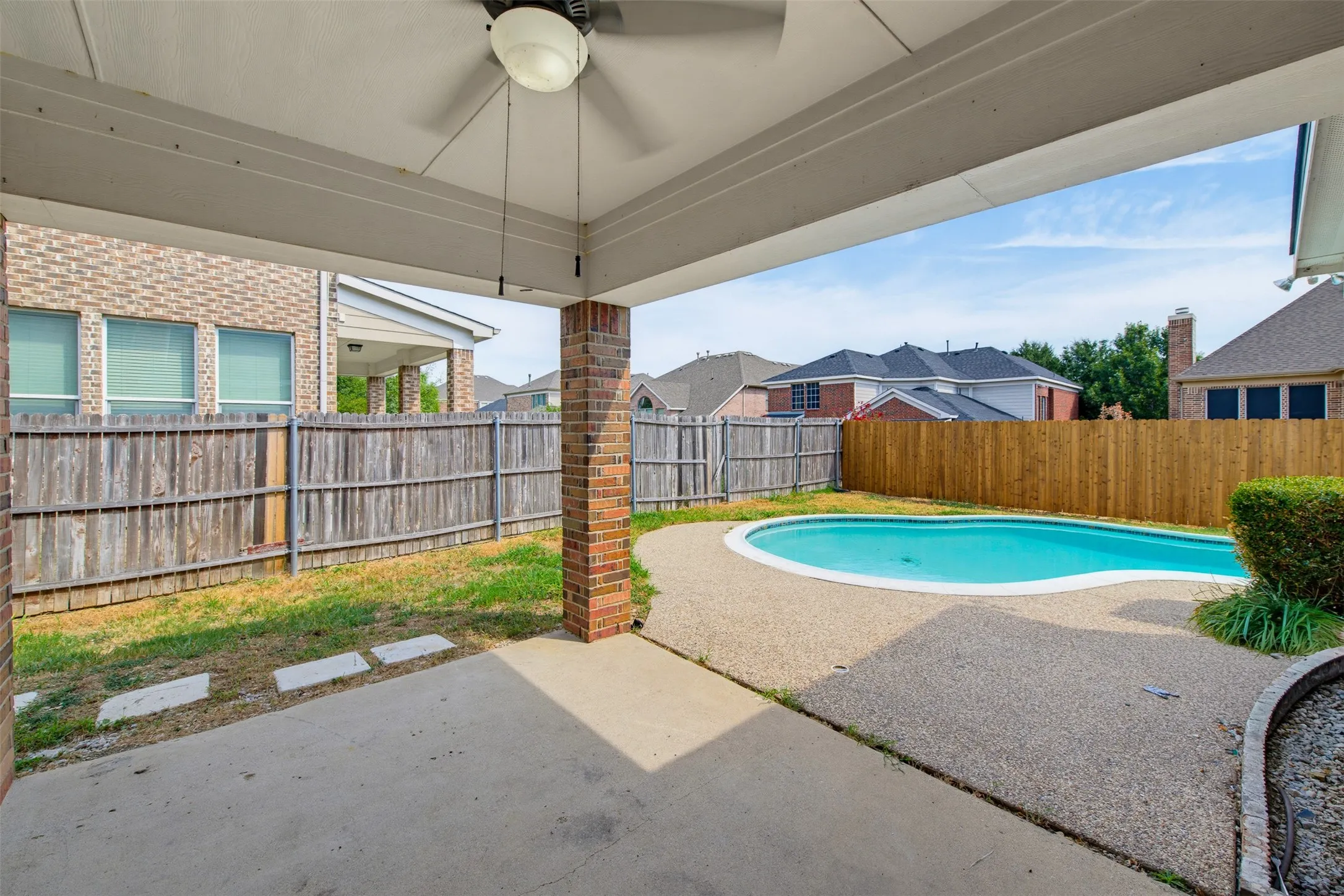 Single Family Residence For Sale in Dallas County , 5168 Finnhorse Drive, Grand Prairie, Texas 75052, 4 Bedroom, 3 Bathroom, 2 Garage spaces, 2,933 Sqft, built in 2009, mls#21392808, Real Estate Agent in Grand Prairie, Homes For Sale in Dallas county, Homes For Sale in Grand Prairie, Realtor in Grand Prairie Texas, Real Estate Brokerage Independent Realty Texas, Luminita Cordes Realtor