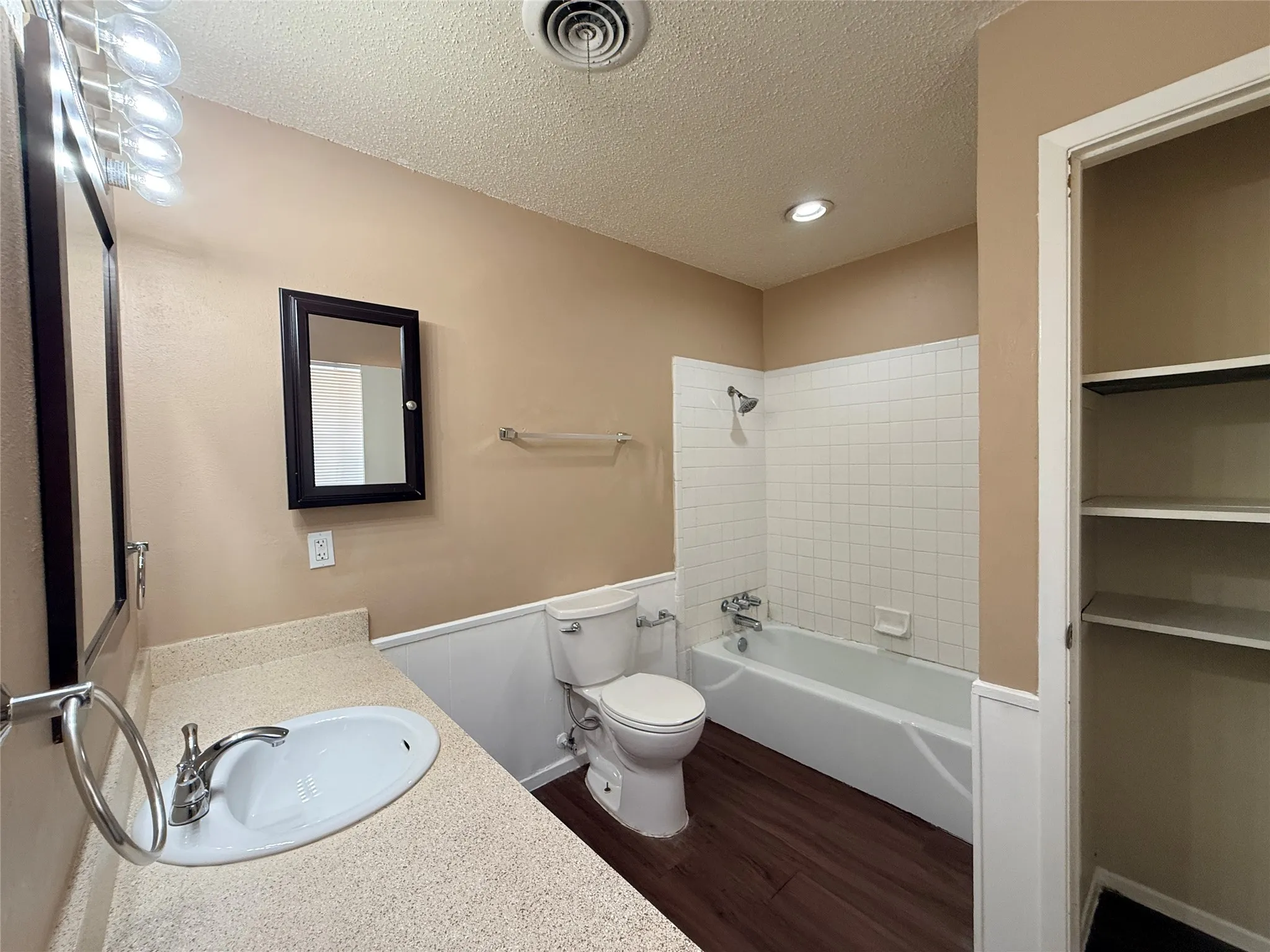 Single Family Residence For Rent in Denton County , 1217 Cordell Street, Denton, Texas 76201, 4 Bedroom, 2 Bathroom, 2 Garage spaces, 1,509 Sqft, built in 1960, mls#21396560, Real Estate Agent in Denton, Homes For Rent in Denton county, Homes For Rent in Denton, Realtor in Denton Texas, Real Estate Brokerage Independent Realty Texas, Luminita Cordes Realtor