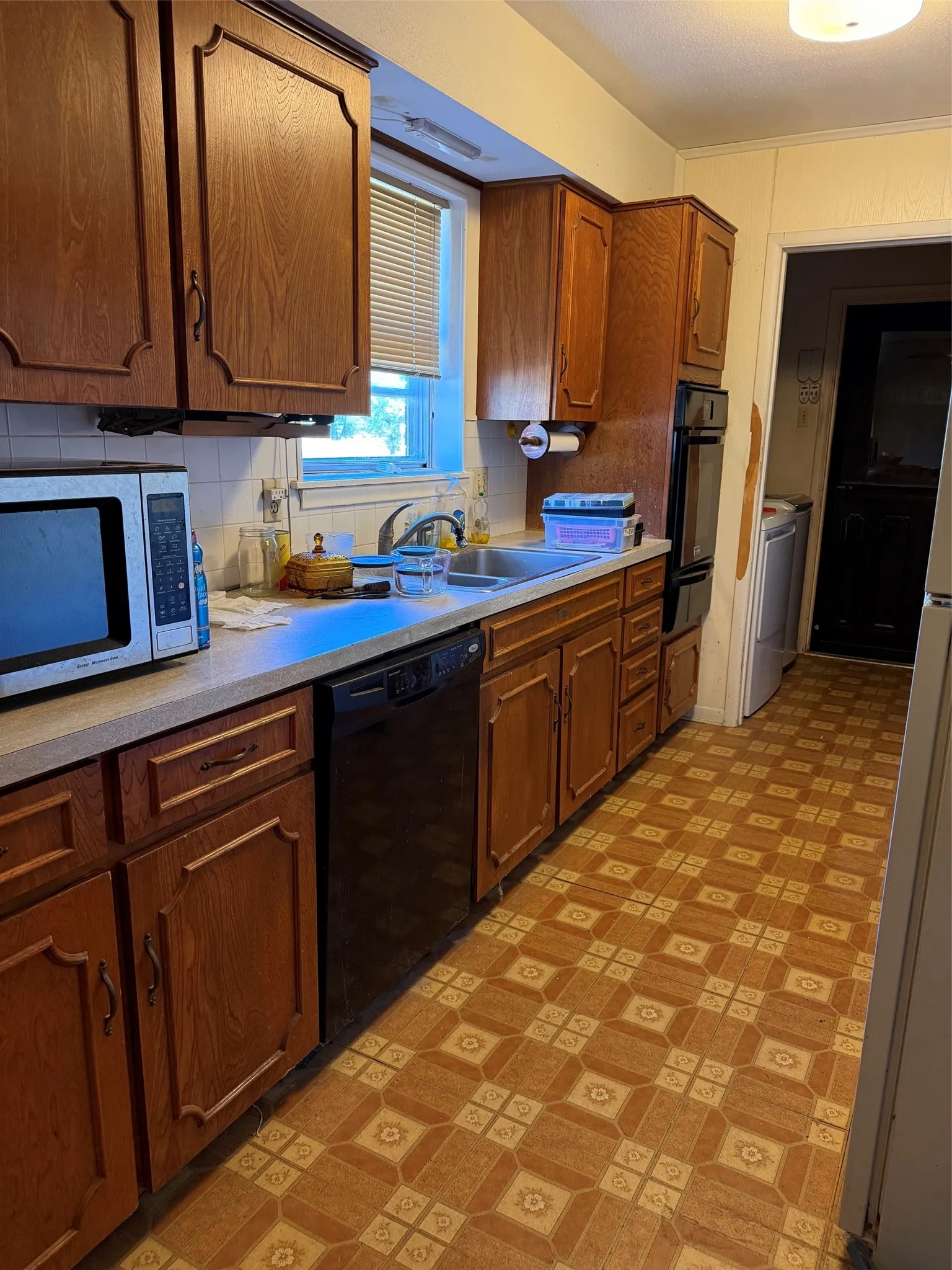 Single Family Residence For Sale in Grayson County , 3221 Burgandy Lane, Sherman, Texas 75090, 3 Bedroom, 2 Bathroom, 2 Garage spaces, 1,375 Sqft, built in 1966, mls#21388051, Real Estate Agent in Sherman, Homes For Sale in Grayson county, Homes For Sale in Sherman, Realtor in Sherman Texas, Real Estate Brokerage Independent Realty Texas, Luminita Cordes Realtor