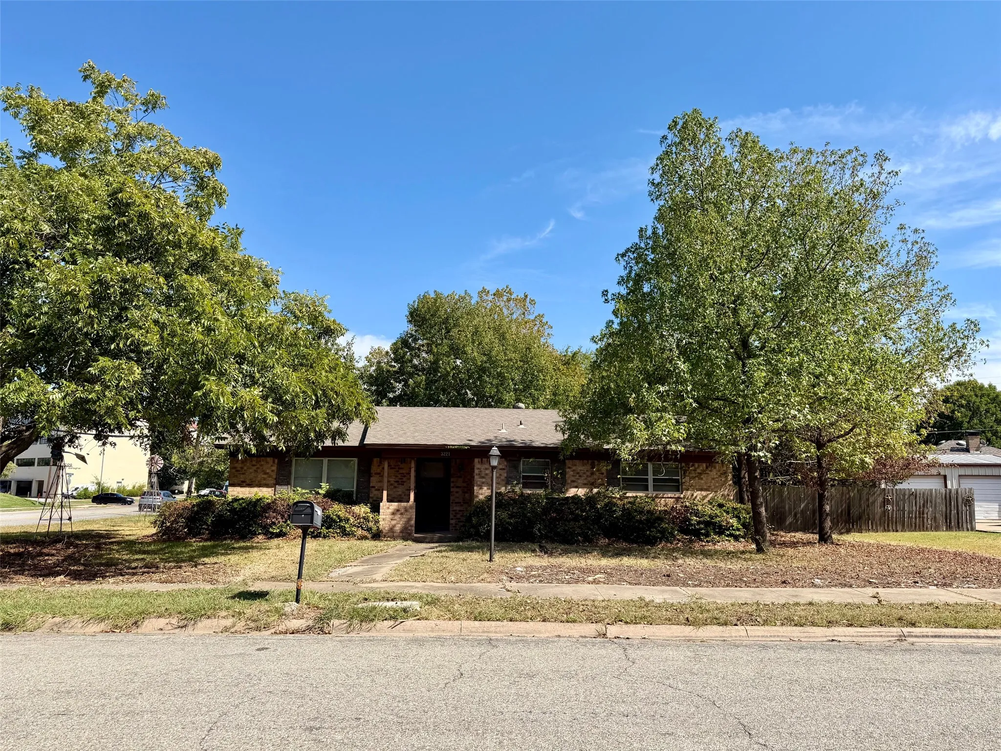 Single Family Residence For Sale in Grayson County , 3221 Burgandy Lane, Sherman, Texas 75090, 3 Bedroom, 2 Bathroom, 2 Garage spaces, 1,375 Sqft, built in 1966, mls#21388051, Real Estate Agent in Sherman, Homes For Sale in Grayson county, Homes For Sale in Sherman, Realtor in Sherman Texas, Real Estate Brokerage Independent Realty Texas, Luminita Cordes Realtor