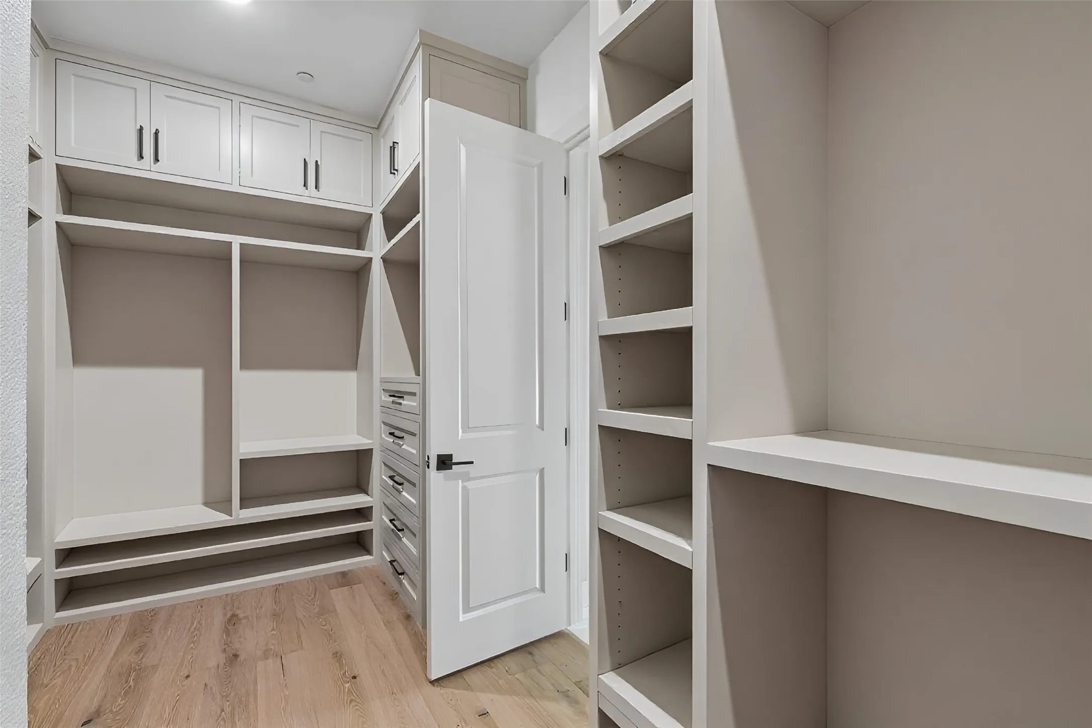 Single Family Residence For Sale in Denton County , 2618 Cayenne Drive, Argyle, Texas 76226, 5 Bedroom, 7 Bathroom, 4 Garage spaces, 5,637 Sqft, built in 2024, mls#21392216, Real Estate Agent in Argyle, Homes For Sale in Denton county, Homes For Sale in Argyle, Realtor in Argyle Texas, Real Estate Brokerage Independent Realty Texas, Luminita Cordes Realtor